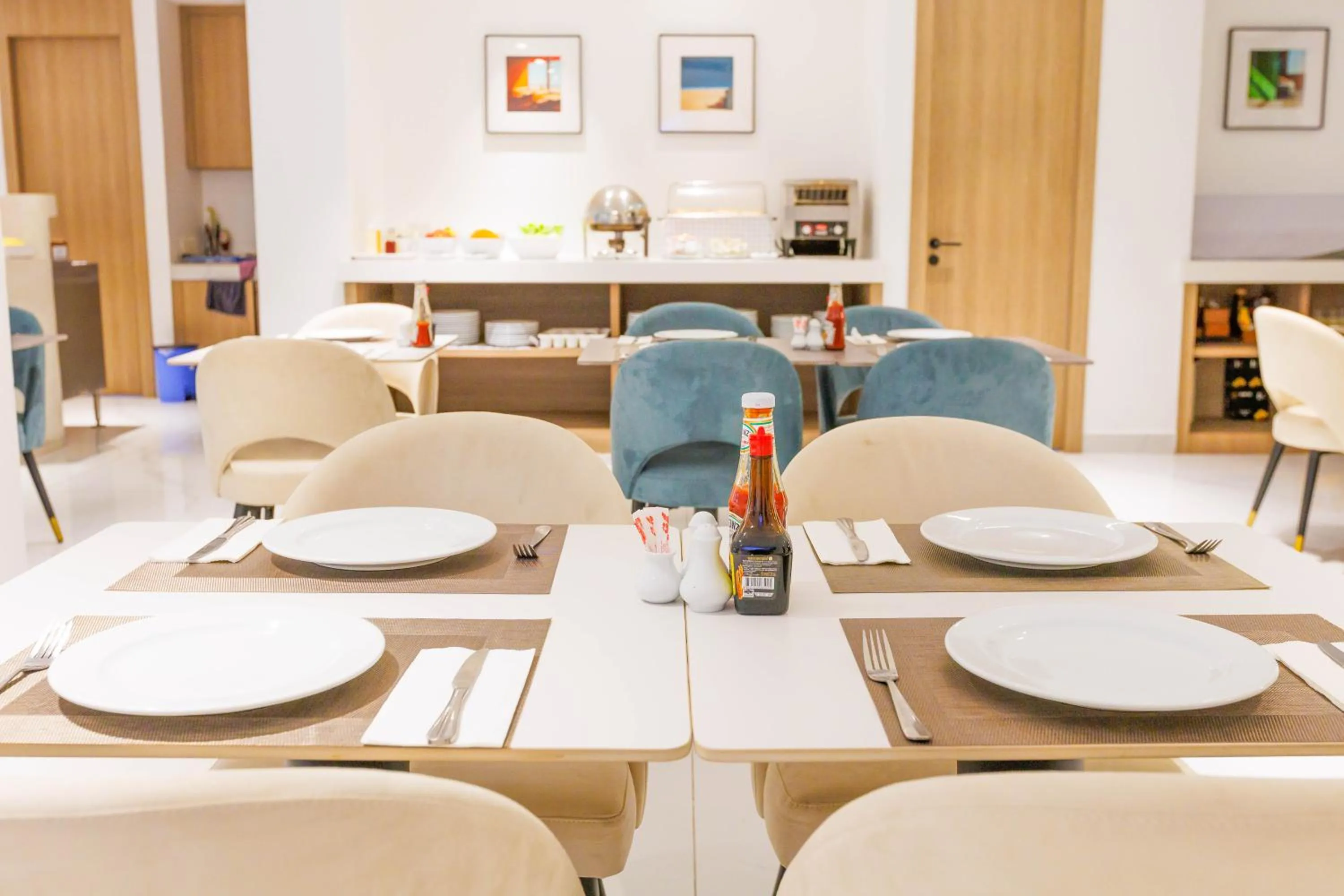 Restaurant/places to eat in The One Bay Breeze