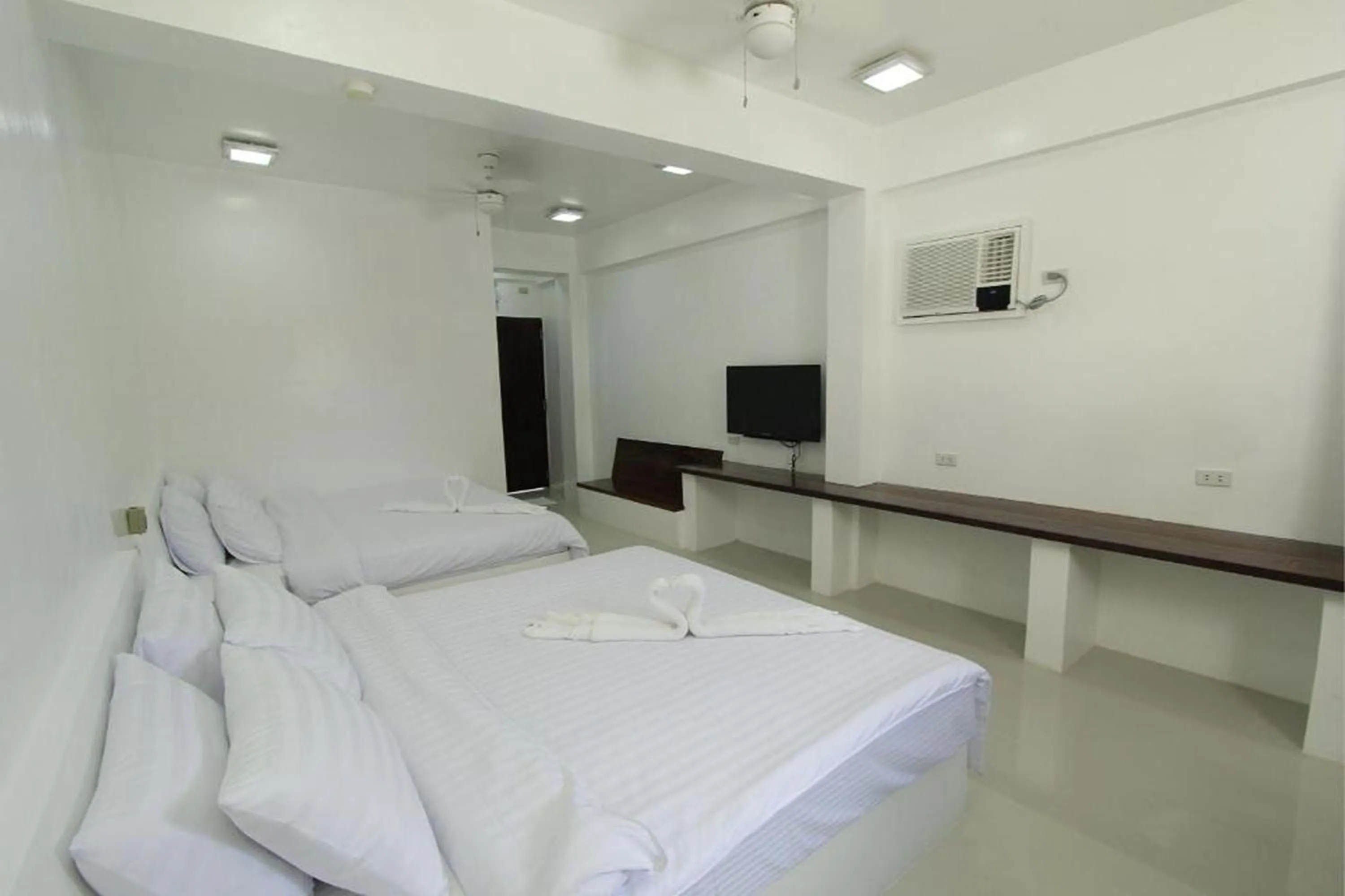 Bedroom, Bed in Coron Bluewave Hotel