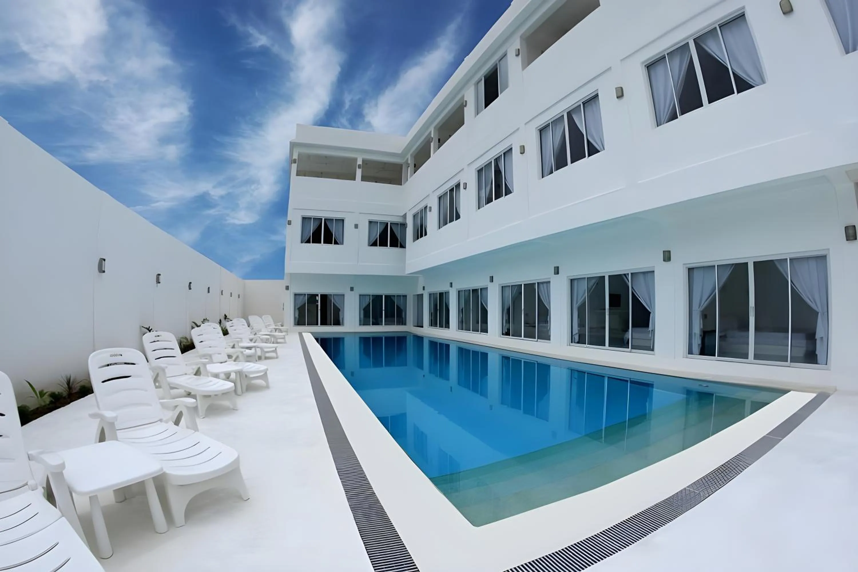 Swimming pool in Coron Bluewave Hotel