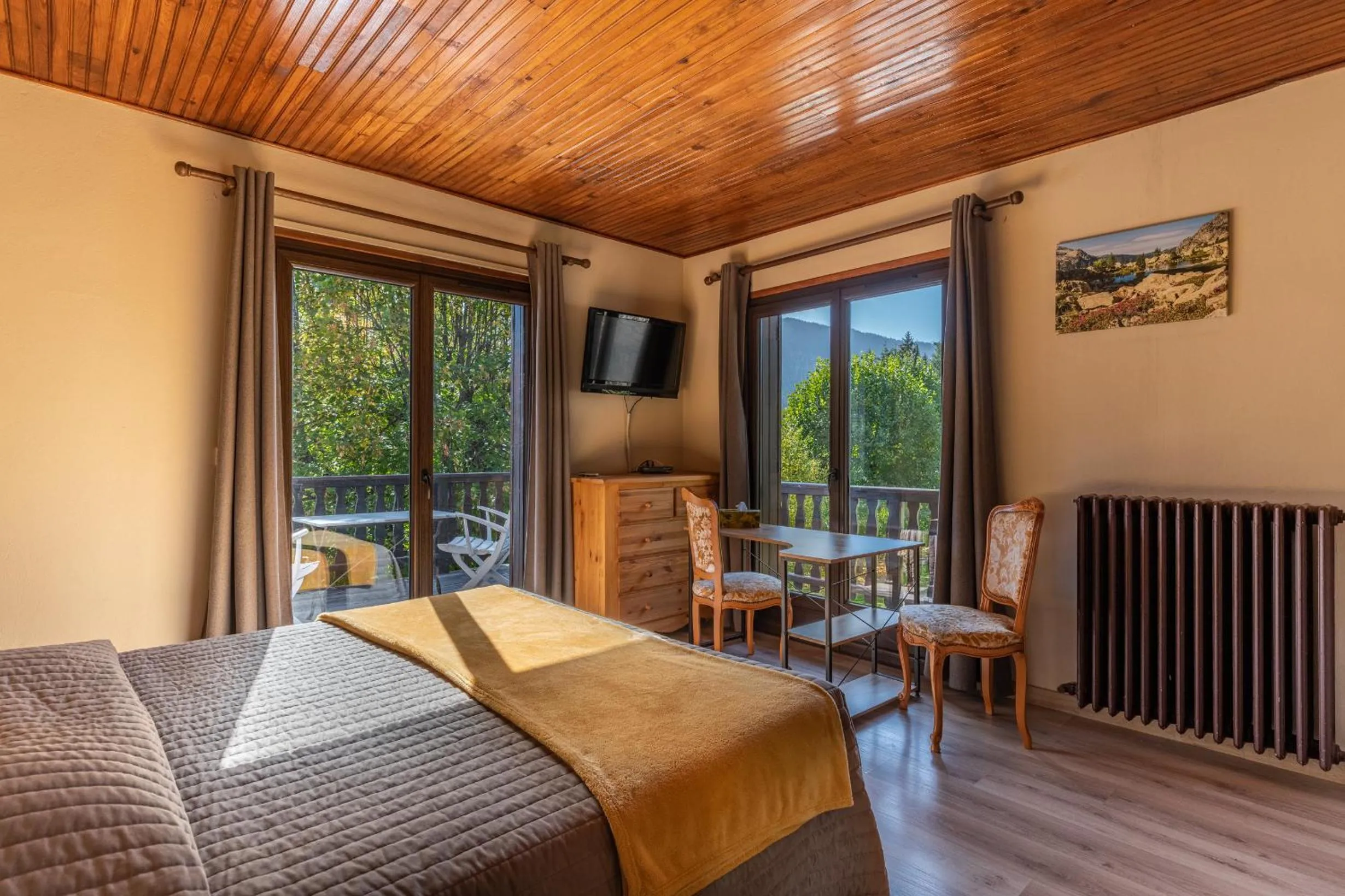 Superior King Room - single occupancy in Chambres d'hôtes les Murès du Mercantour