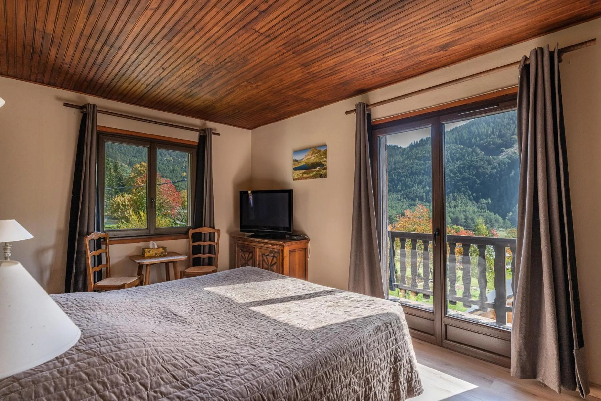 Suite with Balcony - single occupancy in Chambres d'hôtes les Murès du Mercantour