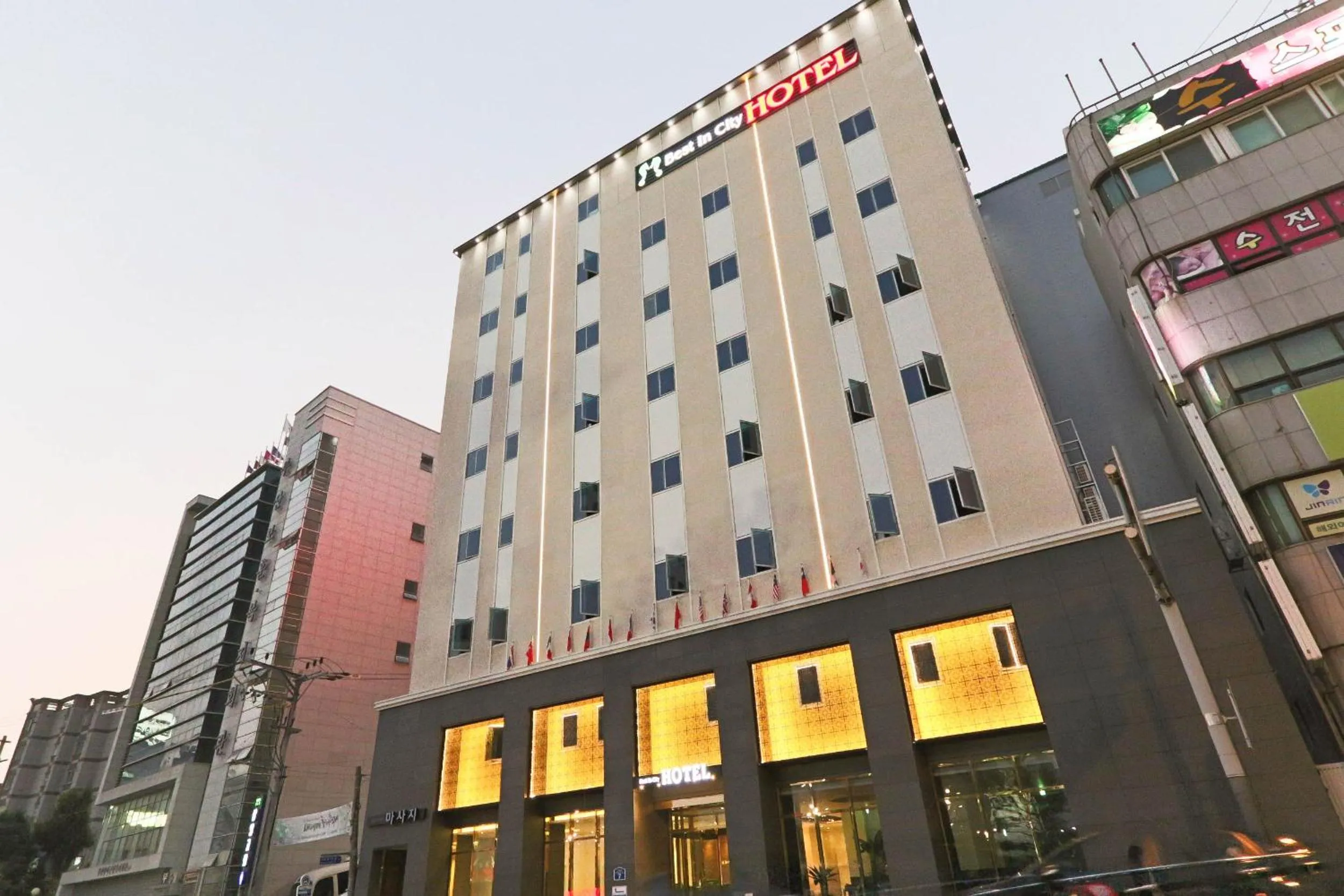 Facade/entrance, Property Building in Best In City Hotel