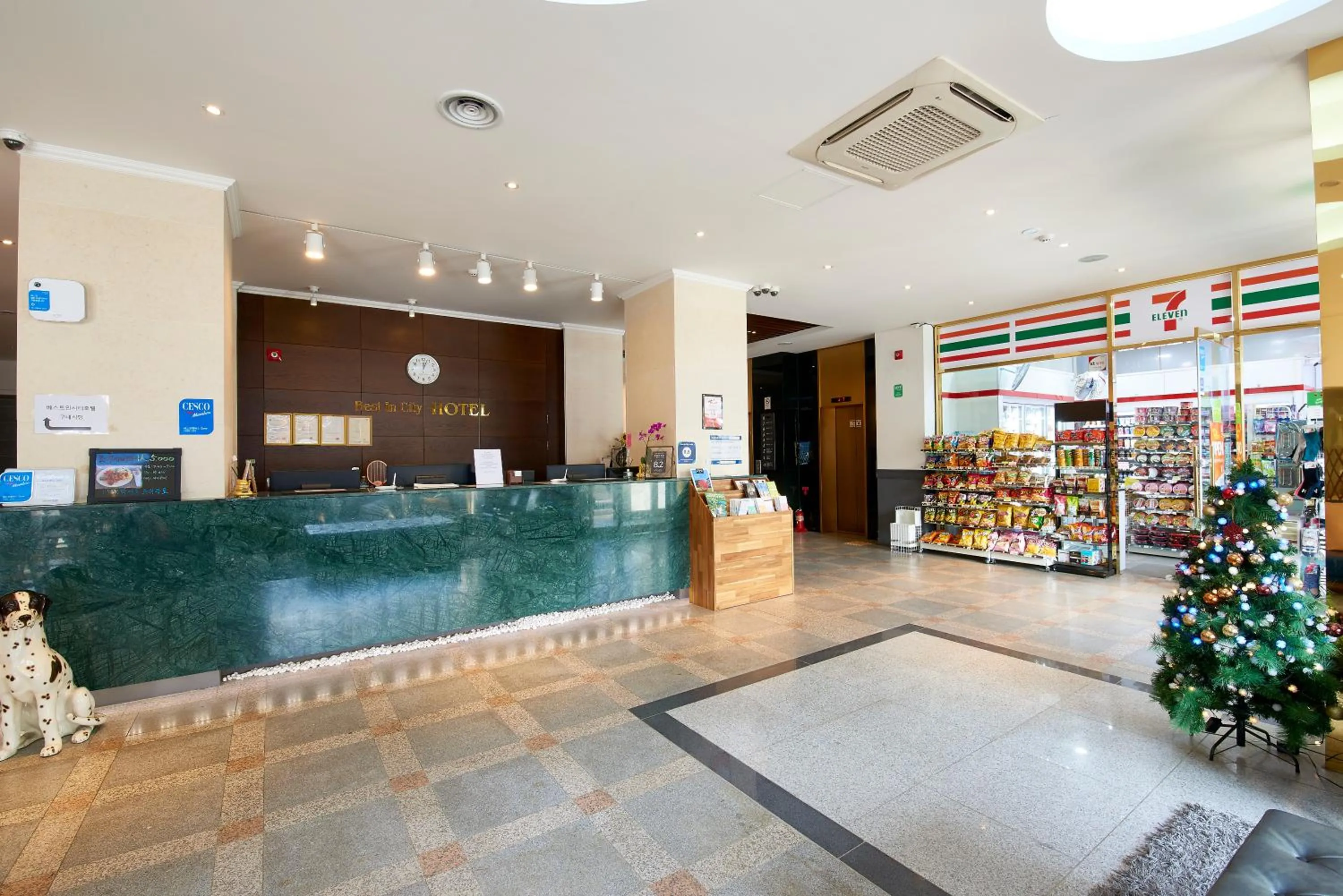 Lobby/Reception in Best In City Hotel