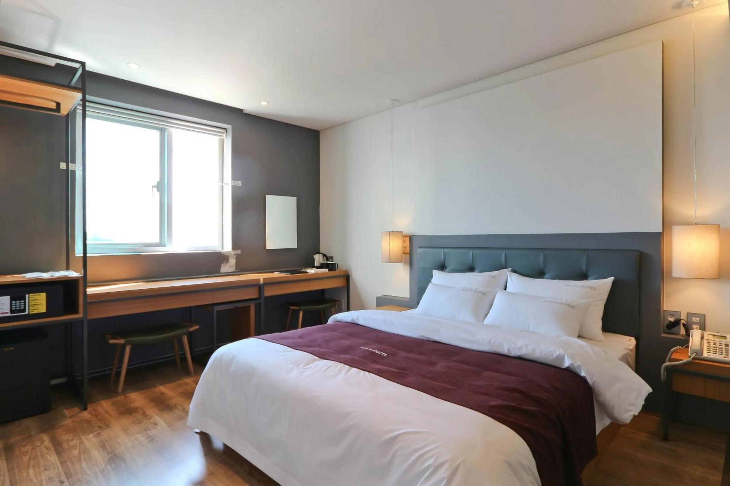 Shower in Best In City Hotel