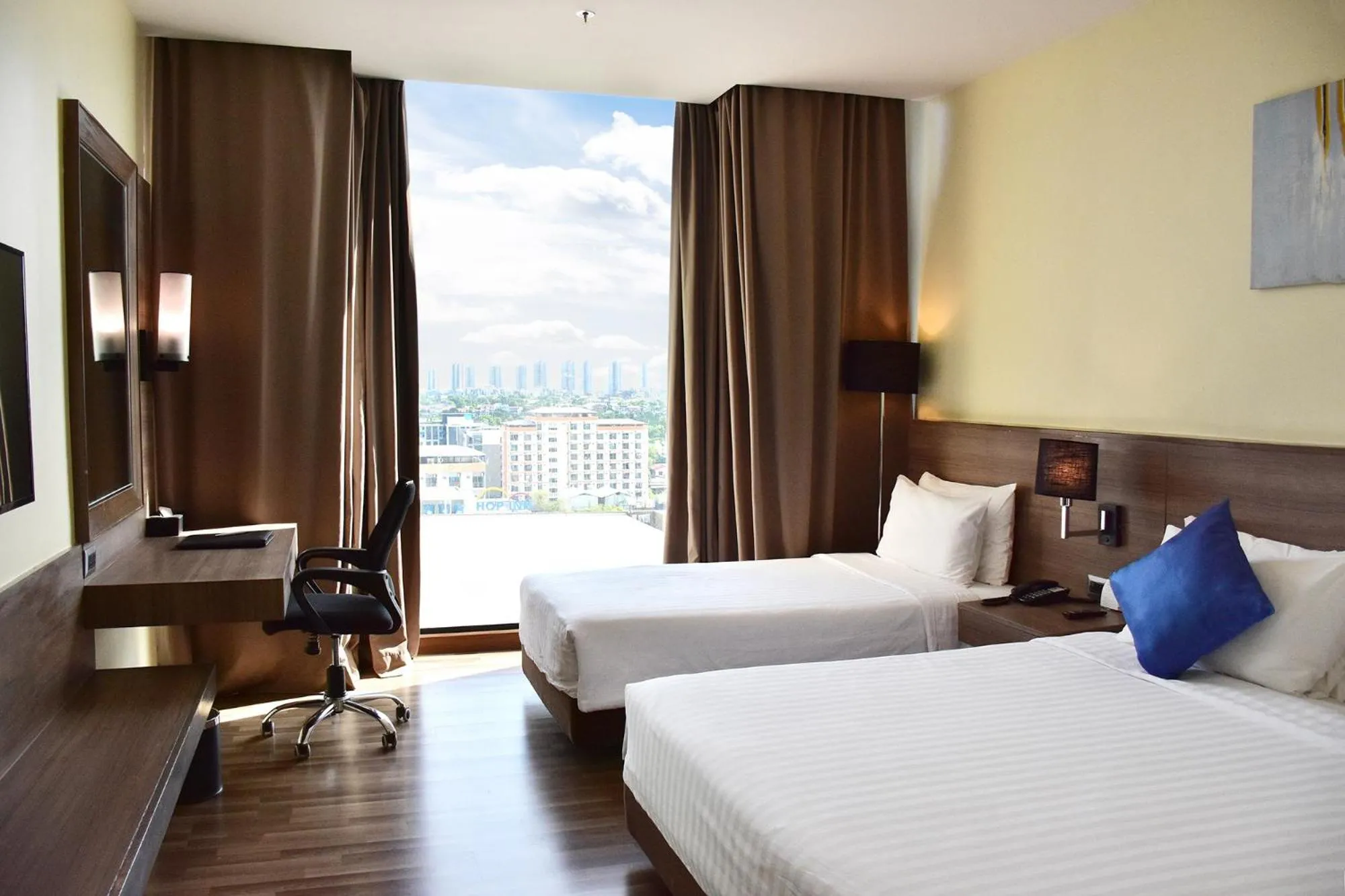 City view, Bed in Best Western Plus Wanda Grand Hotel