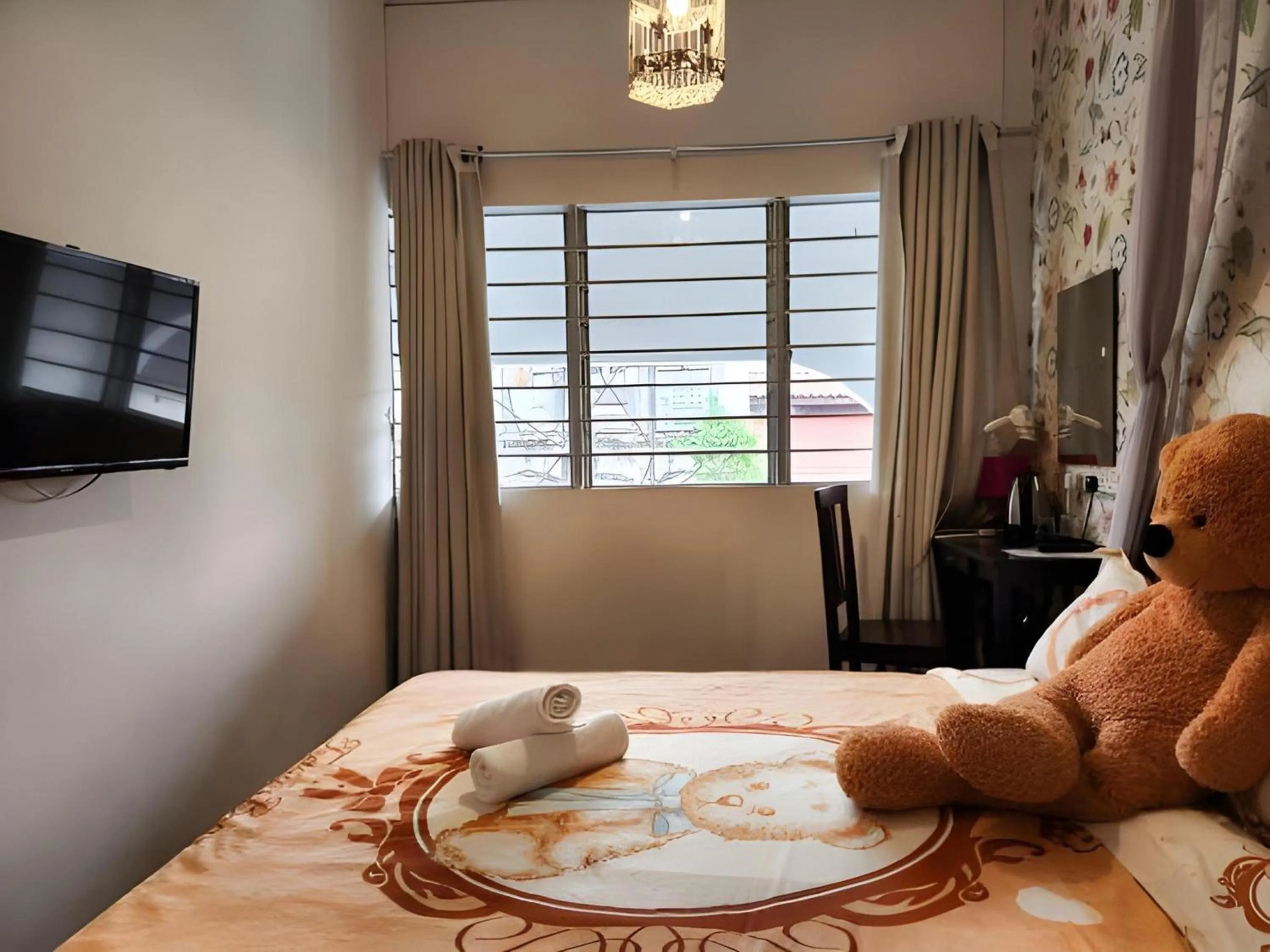 Communal lounge/ TV room in Hotel O Elephant House Boutique Hotel