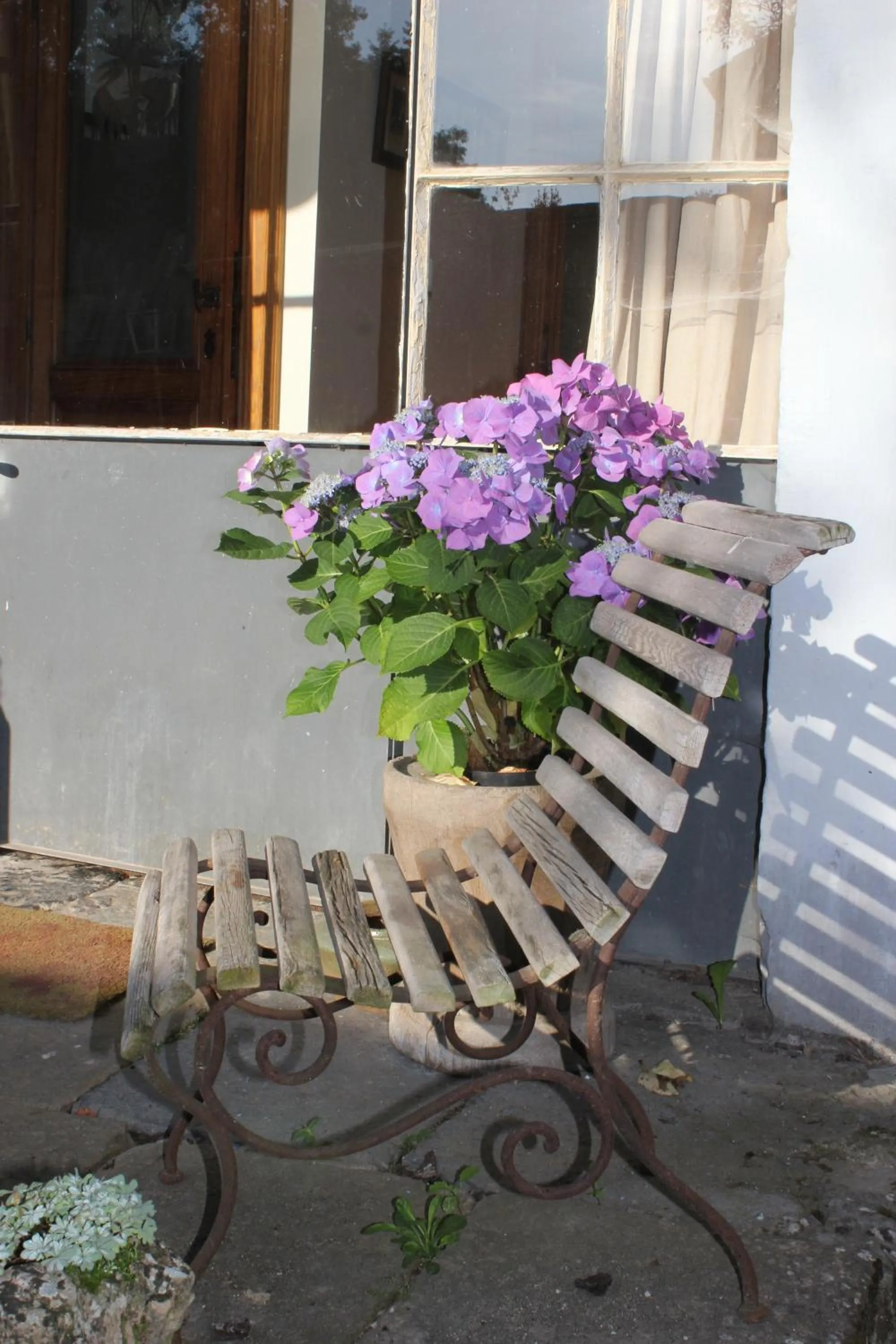 Facade/entrance in La Passiflore B&B