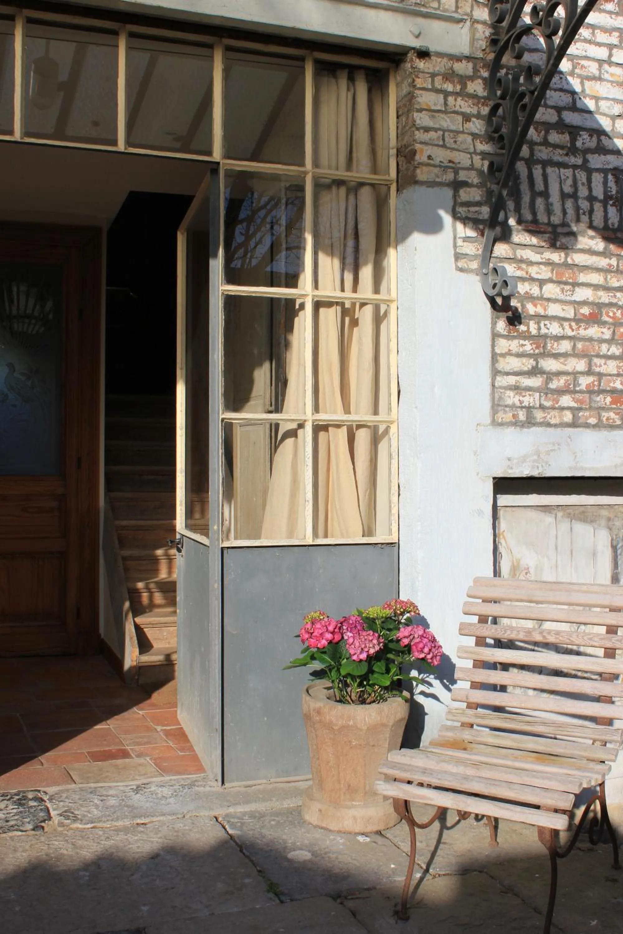 Facade/entrance in La Passiflore B&B