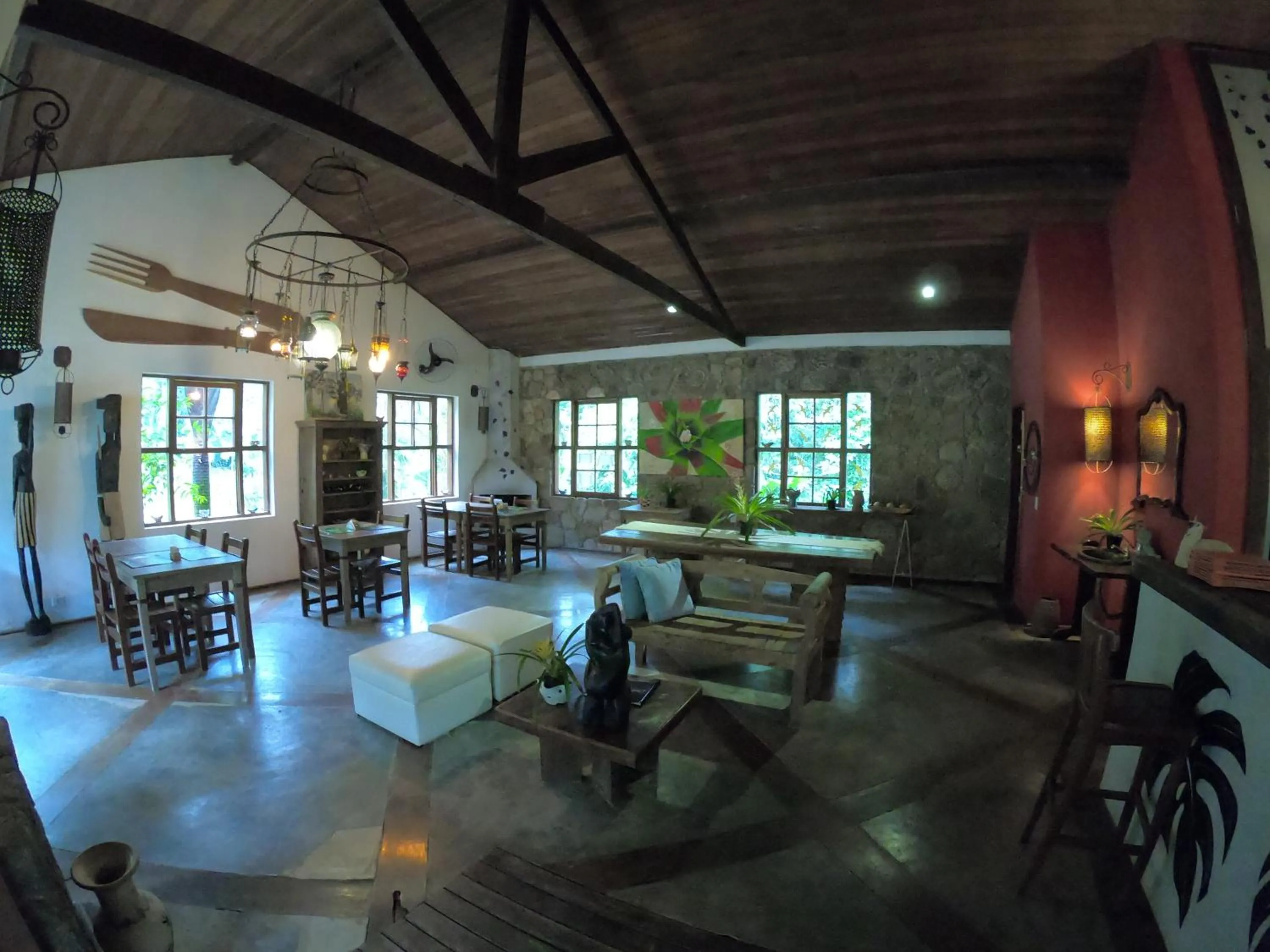 Restaurant/places to eat in Pousada Bromélias