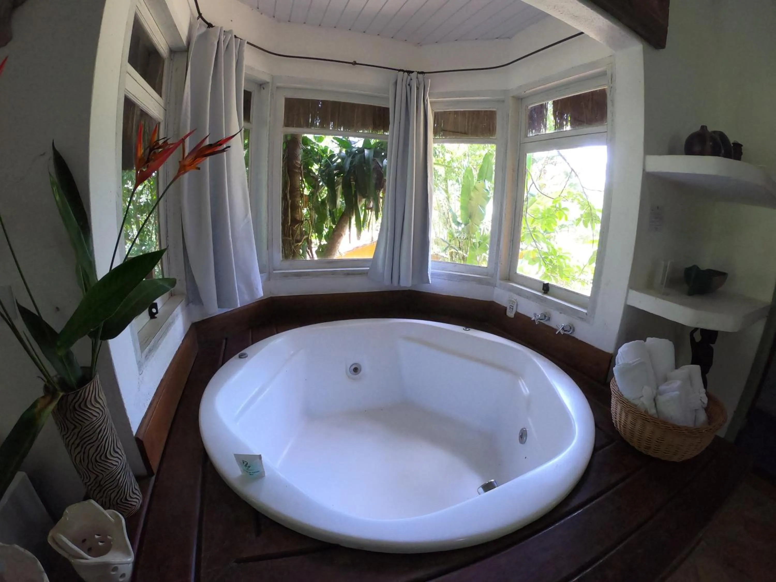 Hot Tub in Pousada Bromélias