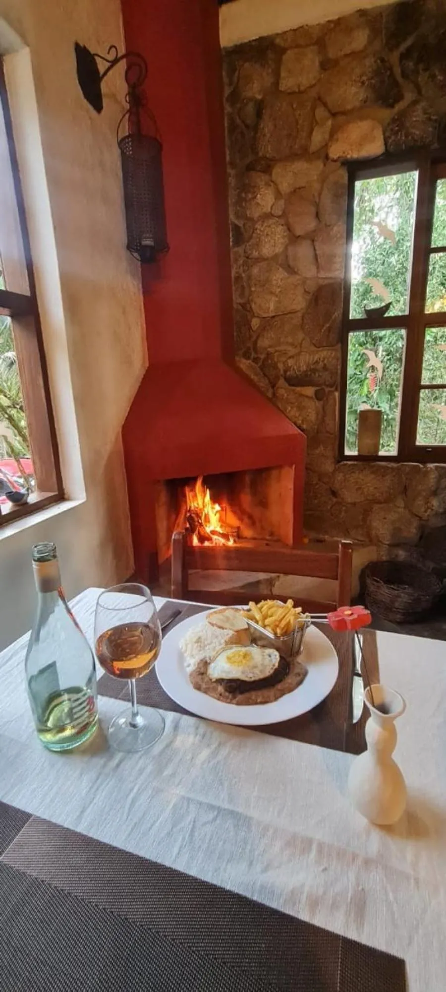 Restaurant/places to eat in Pousada Bromélias