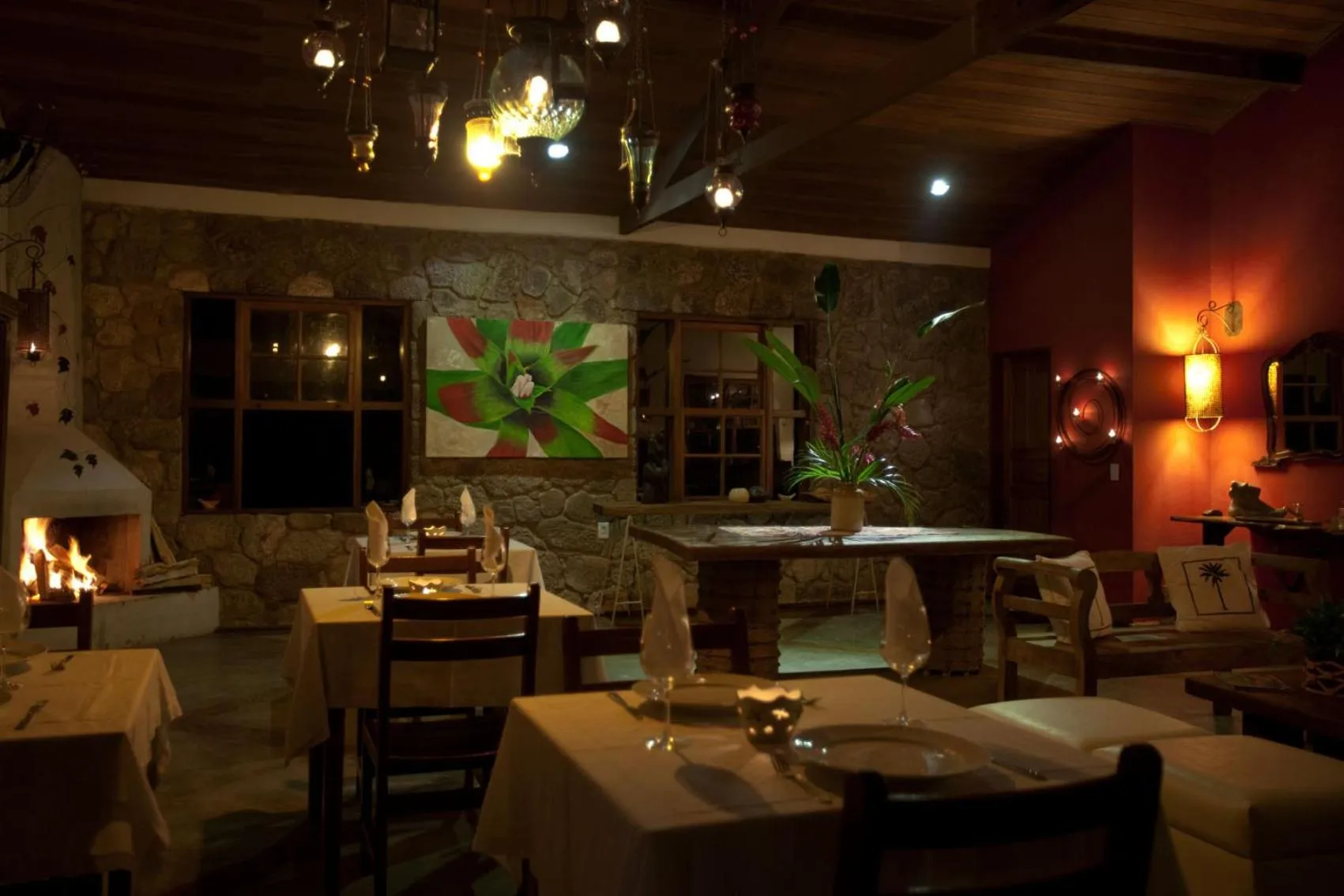 Restaurant/places to eat in Pousada Bromélias