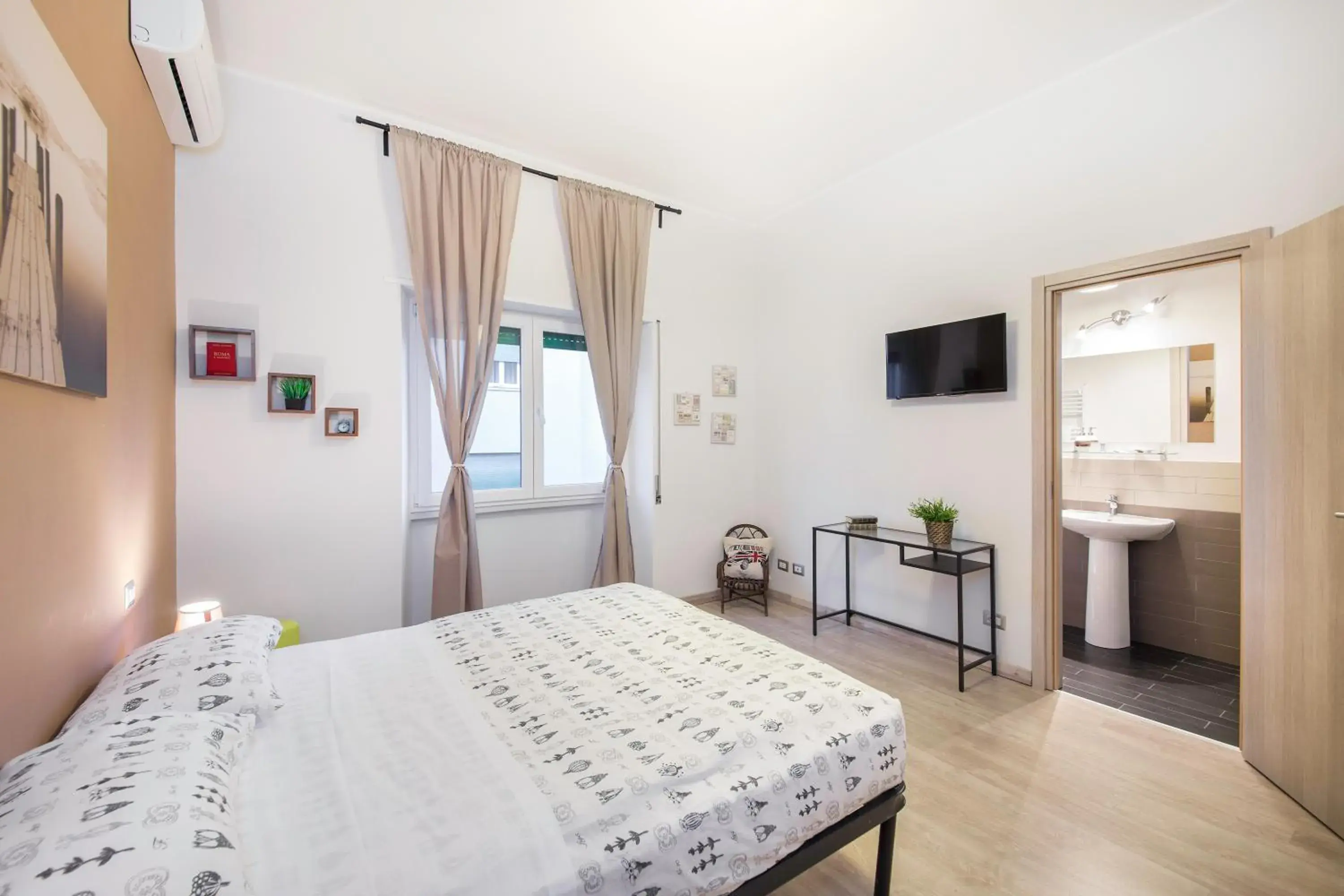 Deluxe Room - single occupancy in Rome To You- The Place to be&B Deluxe Room - single occupancy in Rome To You- The Place to be&B