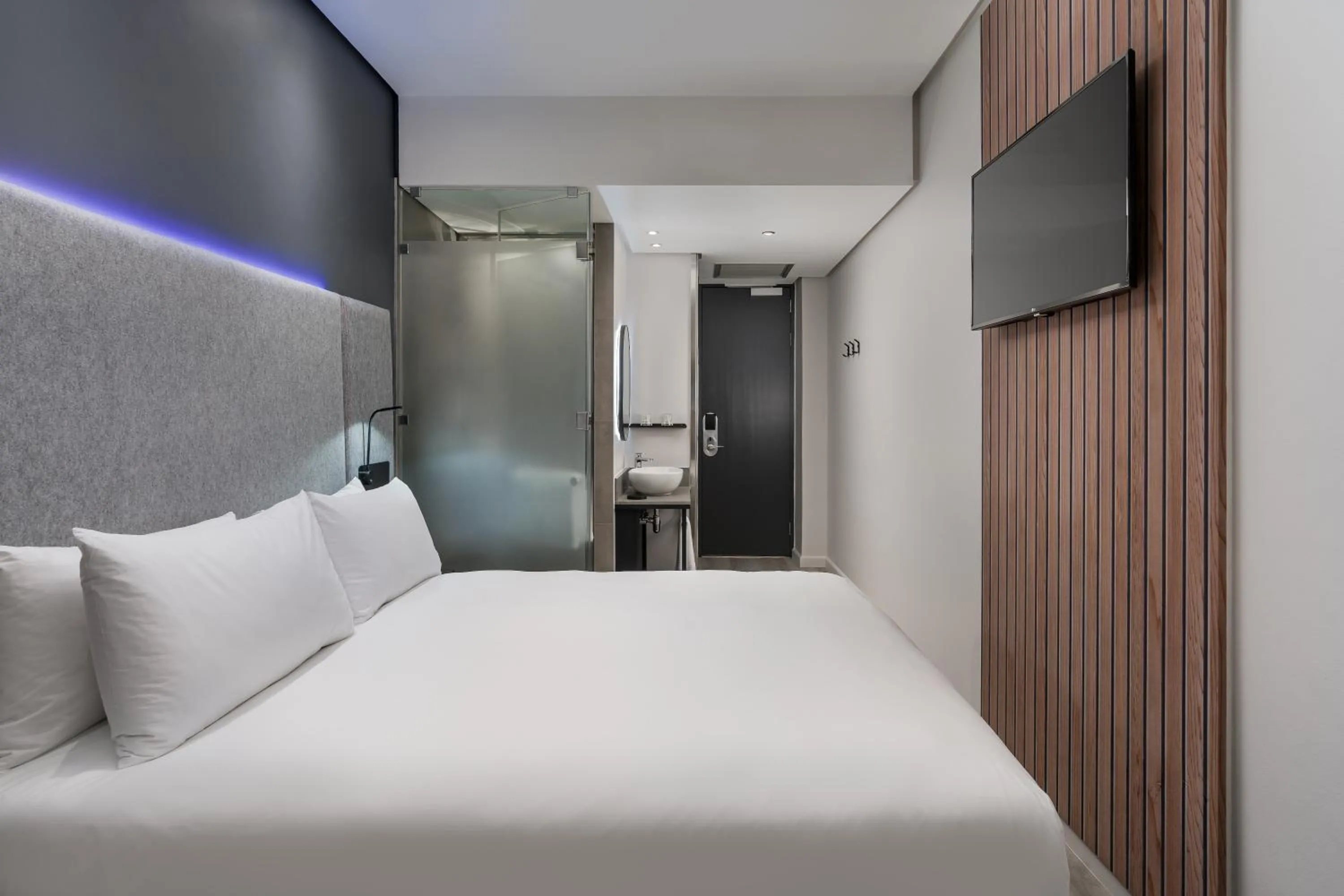 Bed in Protea Hotel Fire & Ice by Marriott Cape Town