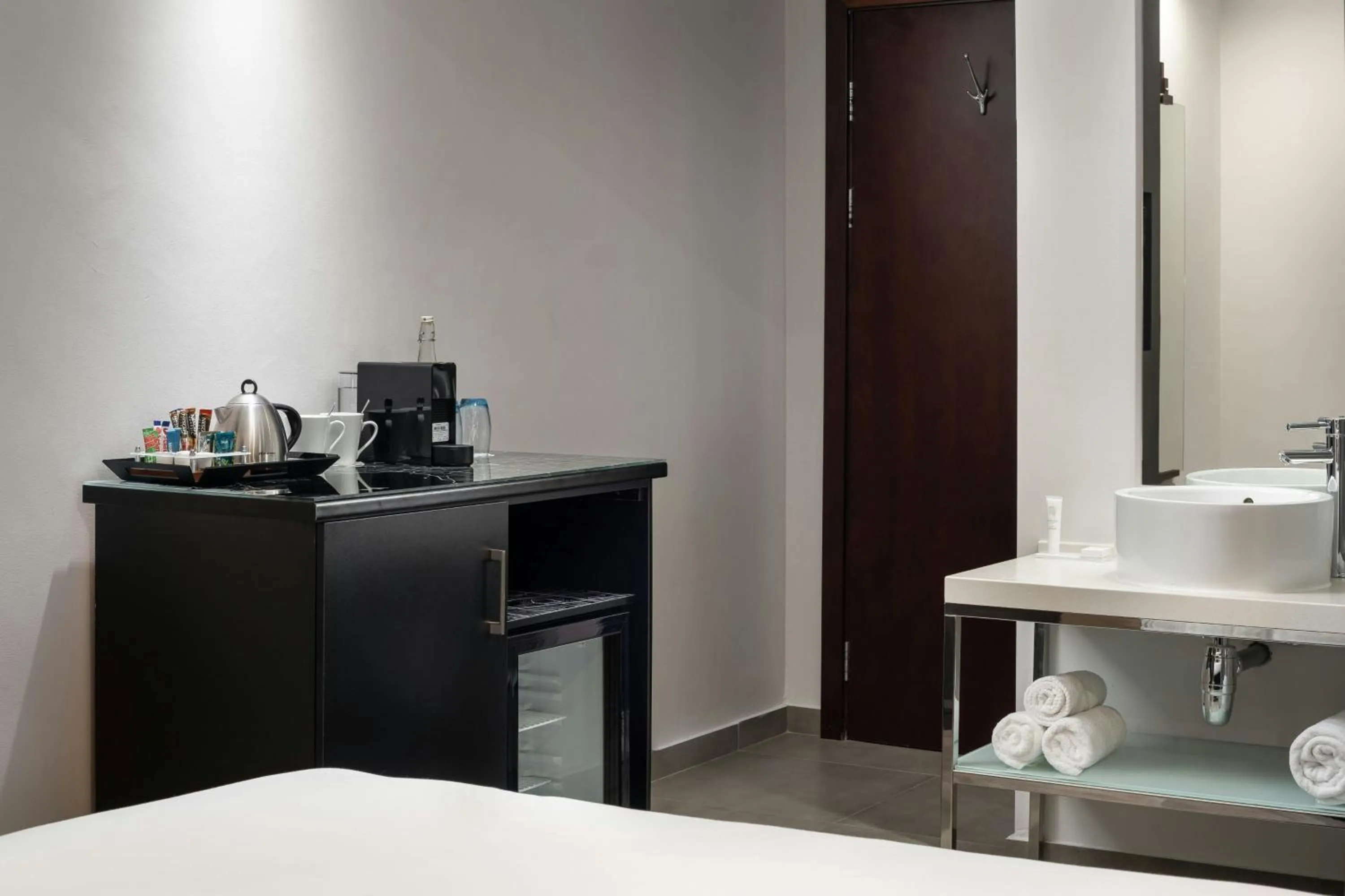 Photo of the whole room, Bed in Protea Hotel Fire & Ice by Marriott Cape Town