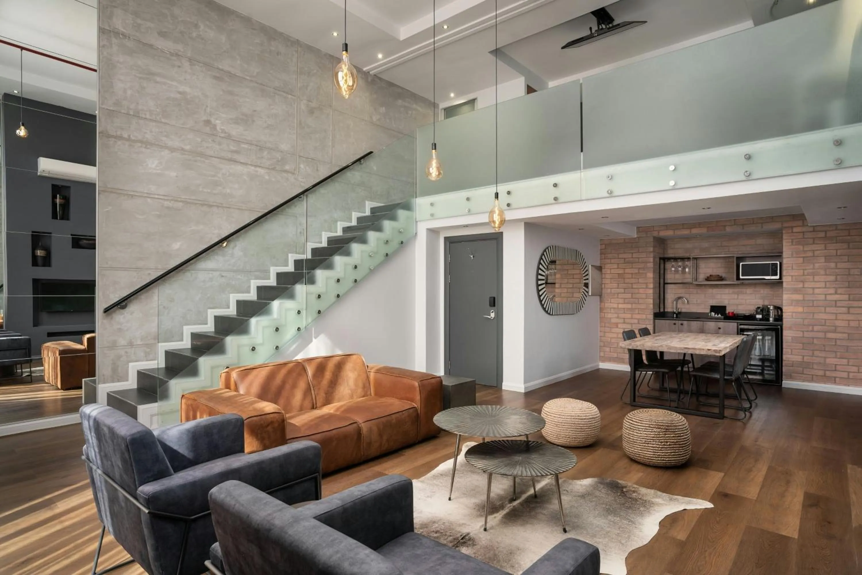 Lounge or bar in Protea Hotel Fire & Ice by Marriott Cape Town