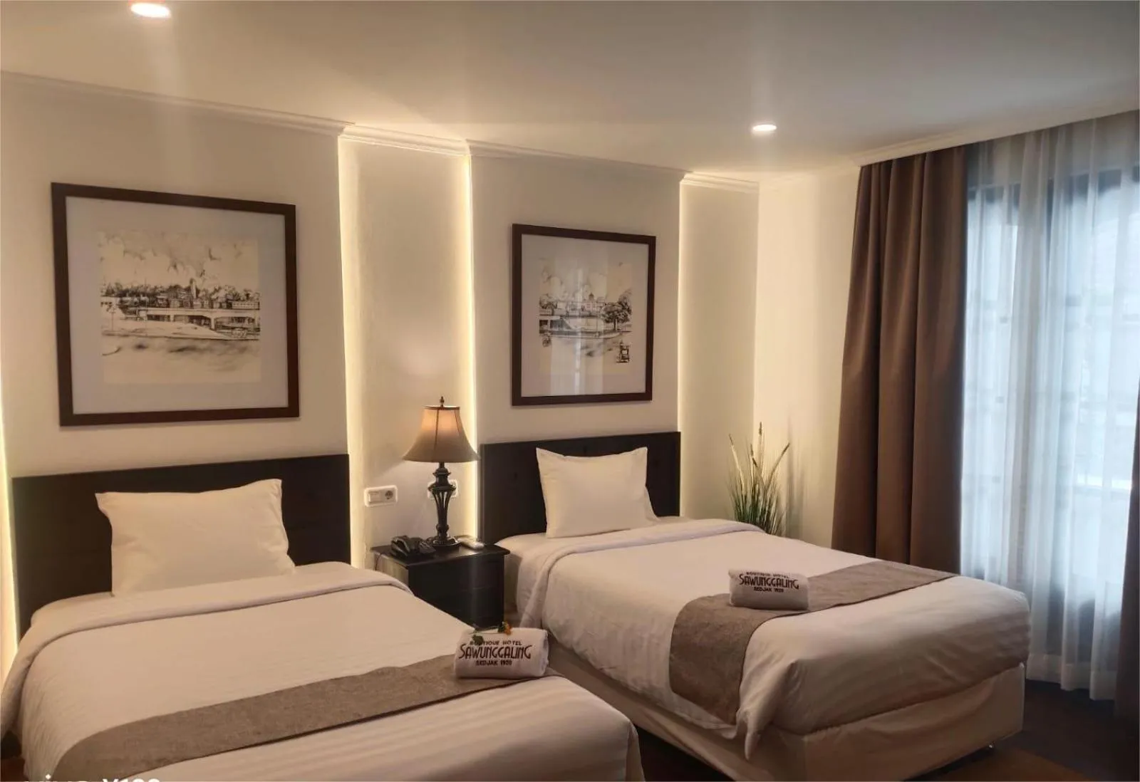 Deluxe Double or Twin Room in Hotel Butik Sawunggaling