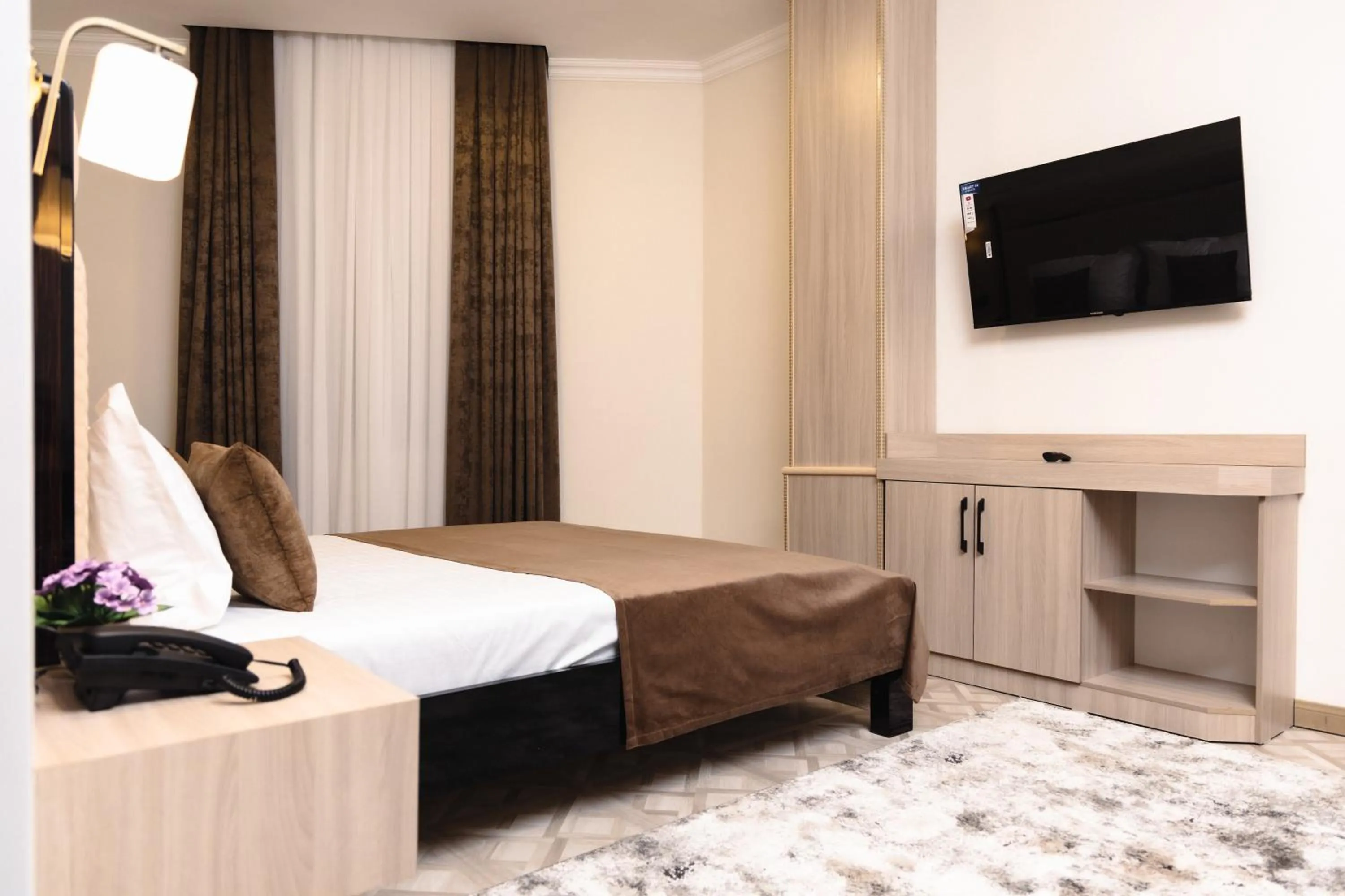 TV and multimedia, Bed in Art Royal