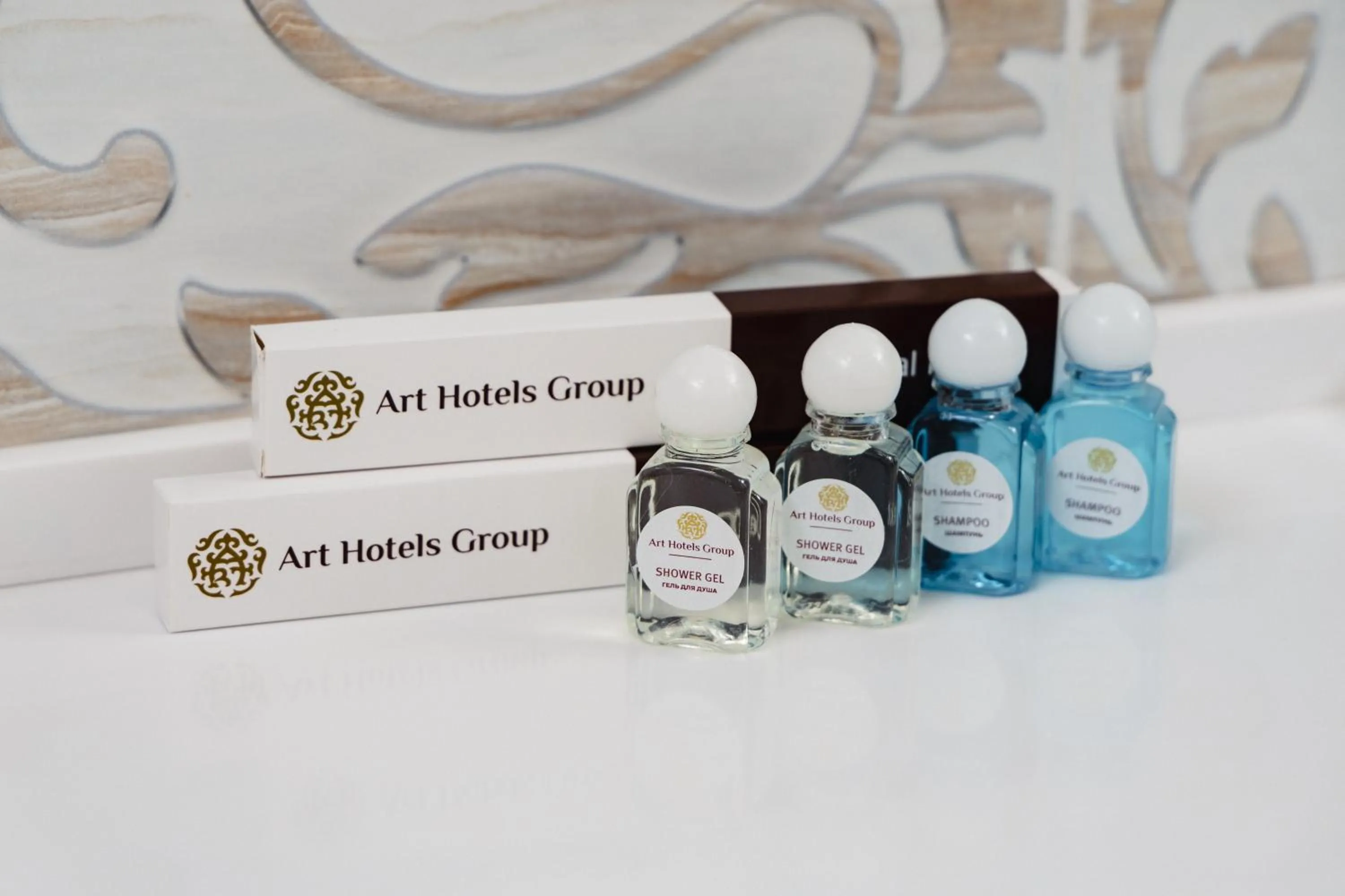 Text overlay in Art Royal