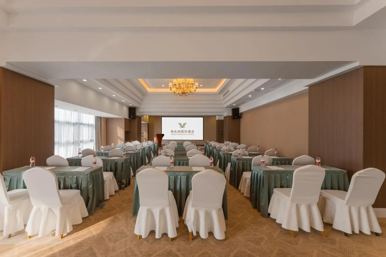 Meeting/conference room in Vienna International Hotel Shanghai Hongqiao International Exhibition Center Cao'an Road Branch