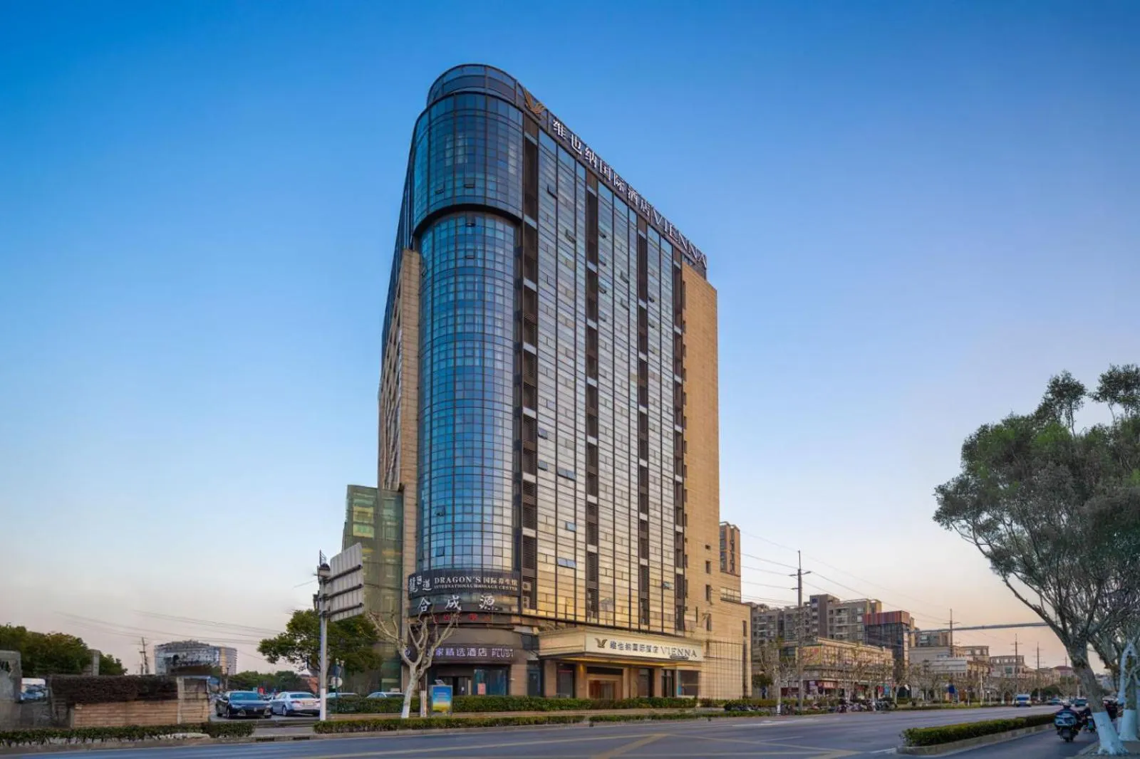 Property building in Vienna International Hotel Shanghai Hongqiao International Exhibition Center Cao'an Road Branch