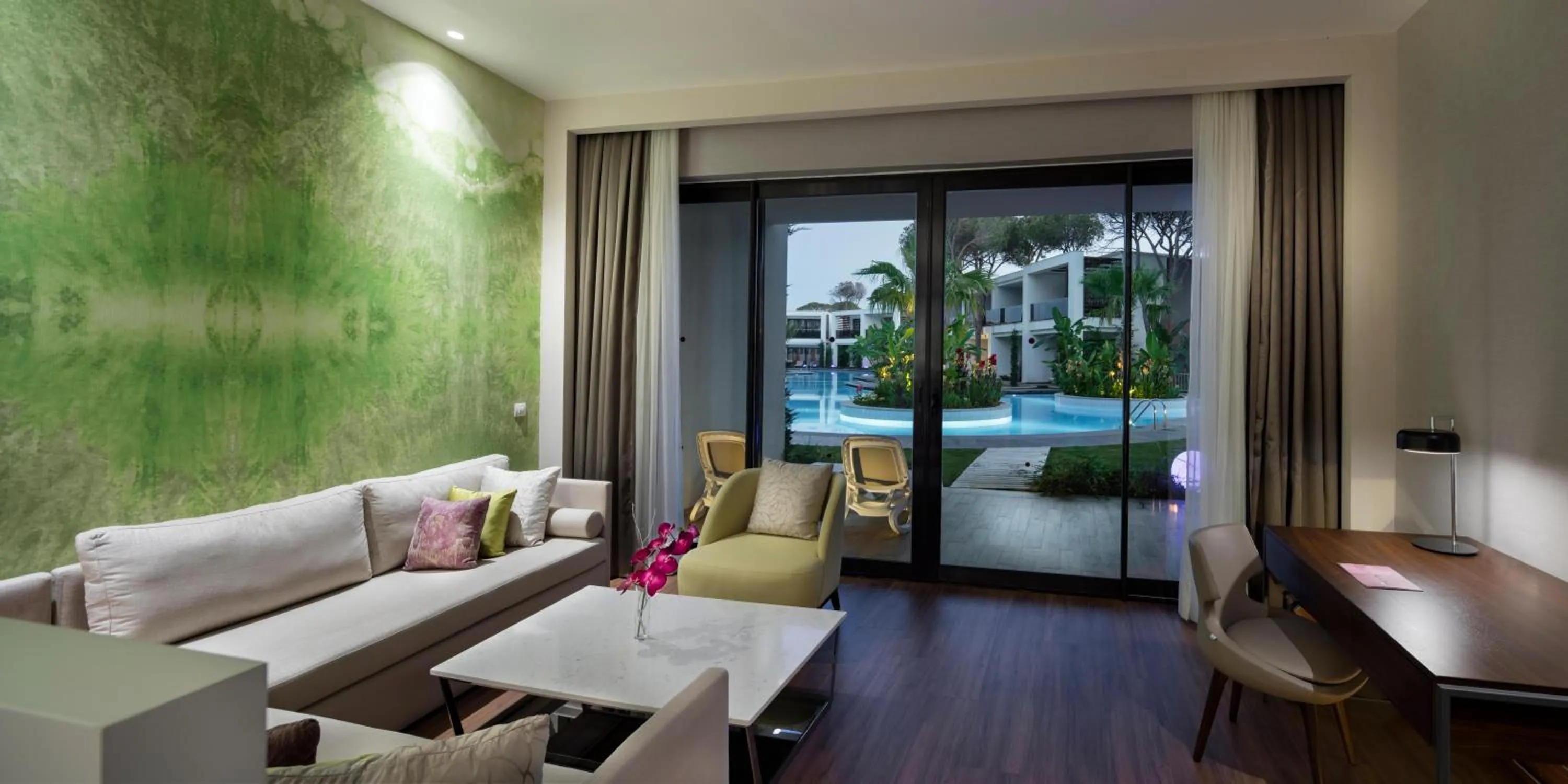 Photo of the whole room in Trendy Lara