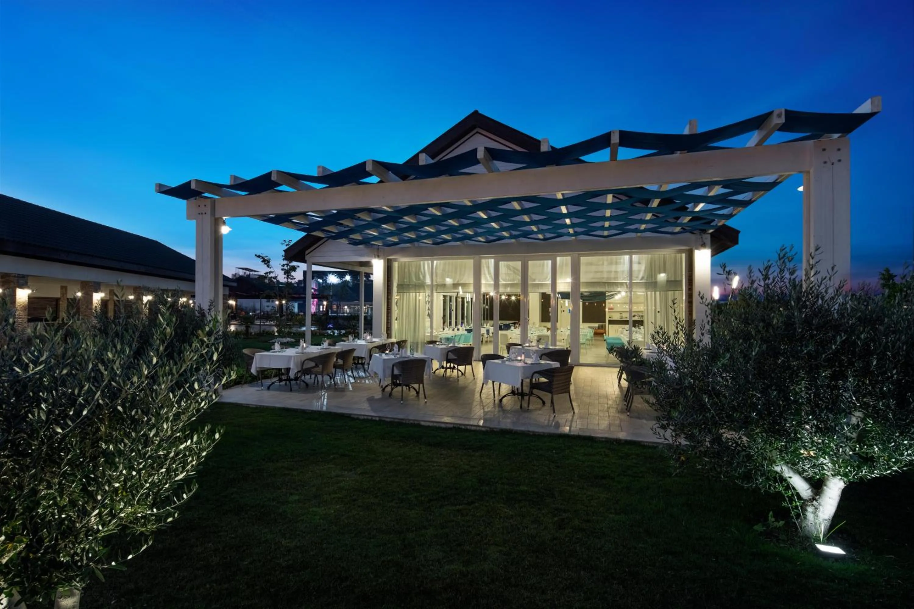 Restaurant/places to eat in Trendy Lara