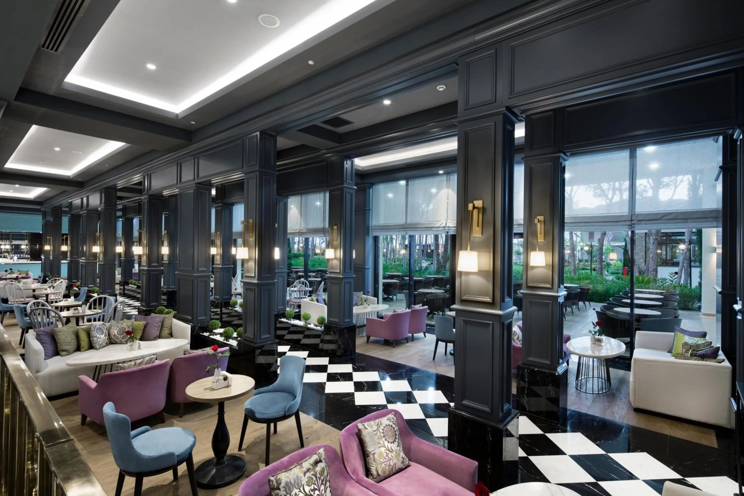 Lounge or bar in Trendy Lara