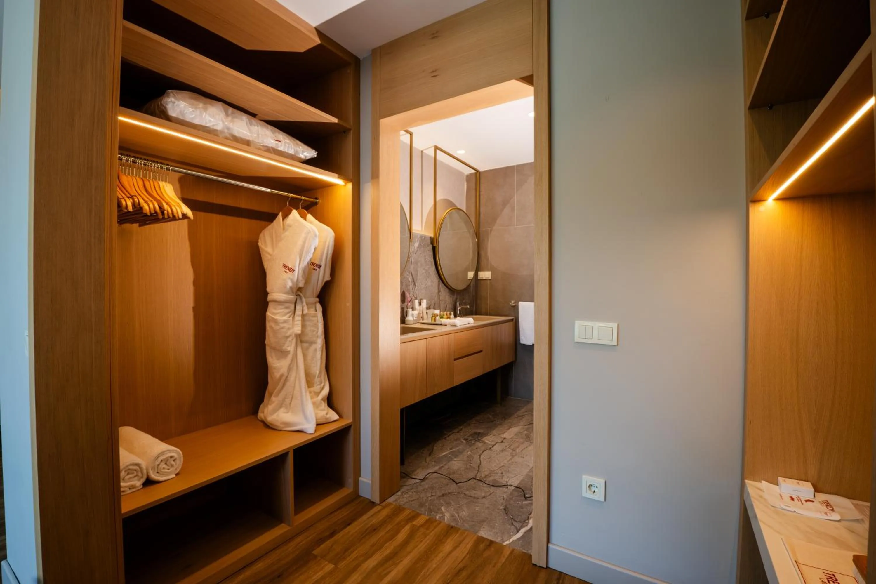 wardrobe, Bed in Trendy Lara