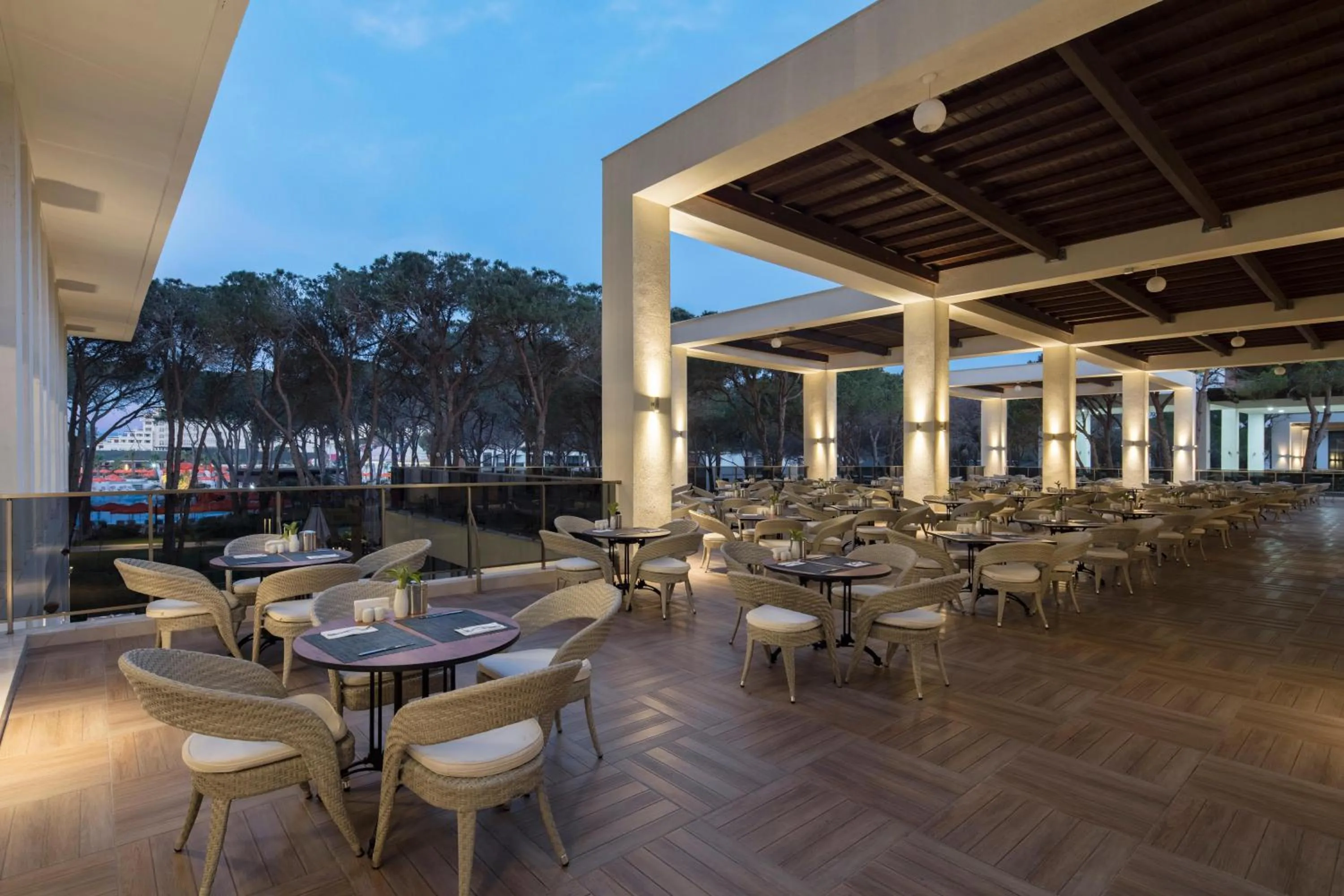 Restaurant/places to eat in Trendy Lara