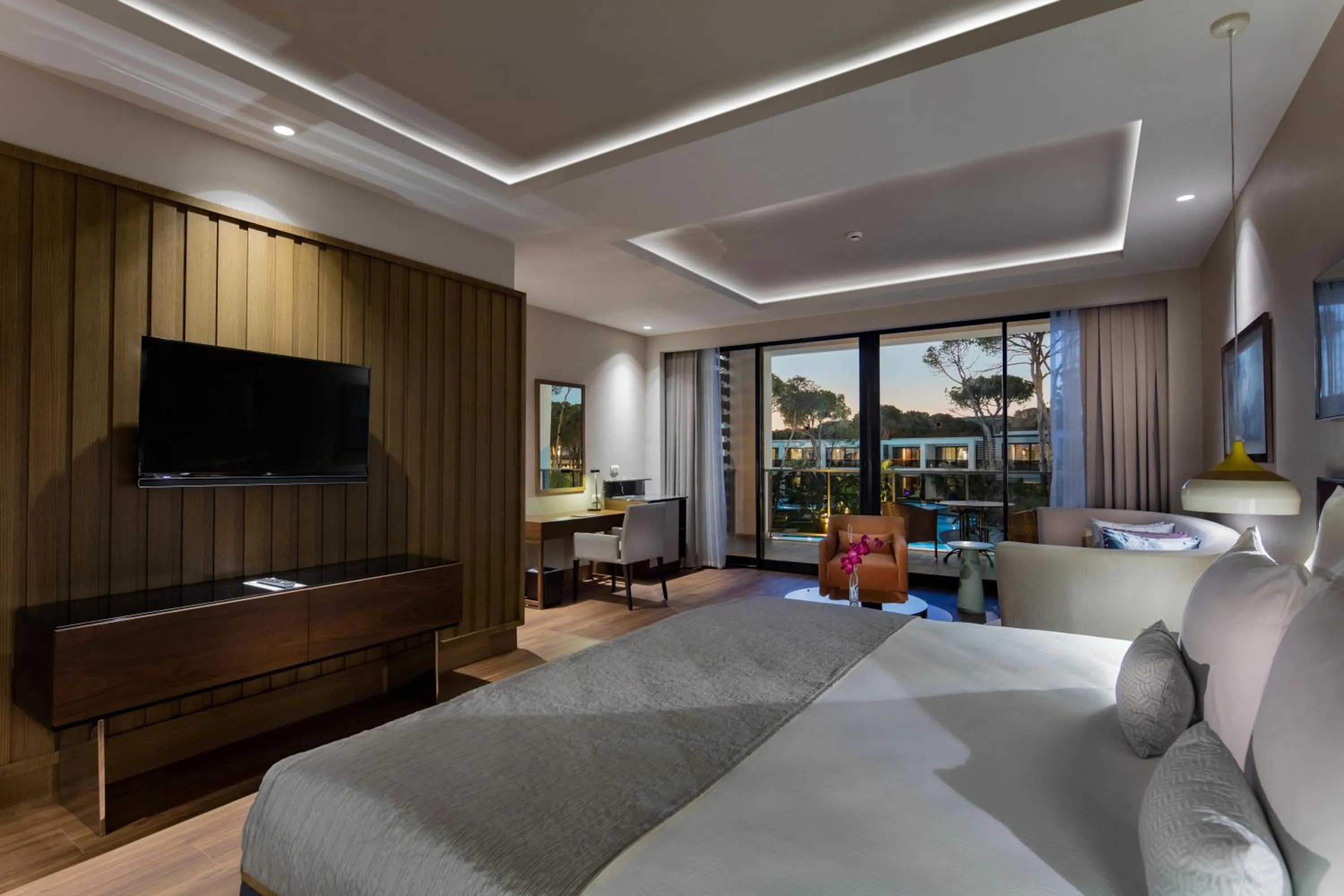 Photo of the whole room, Bed in Trendy Lara