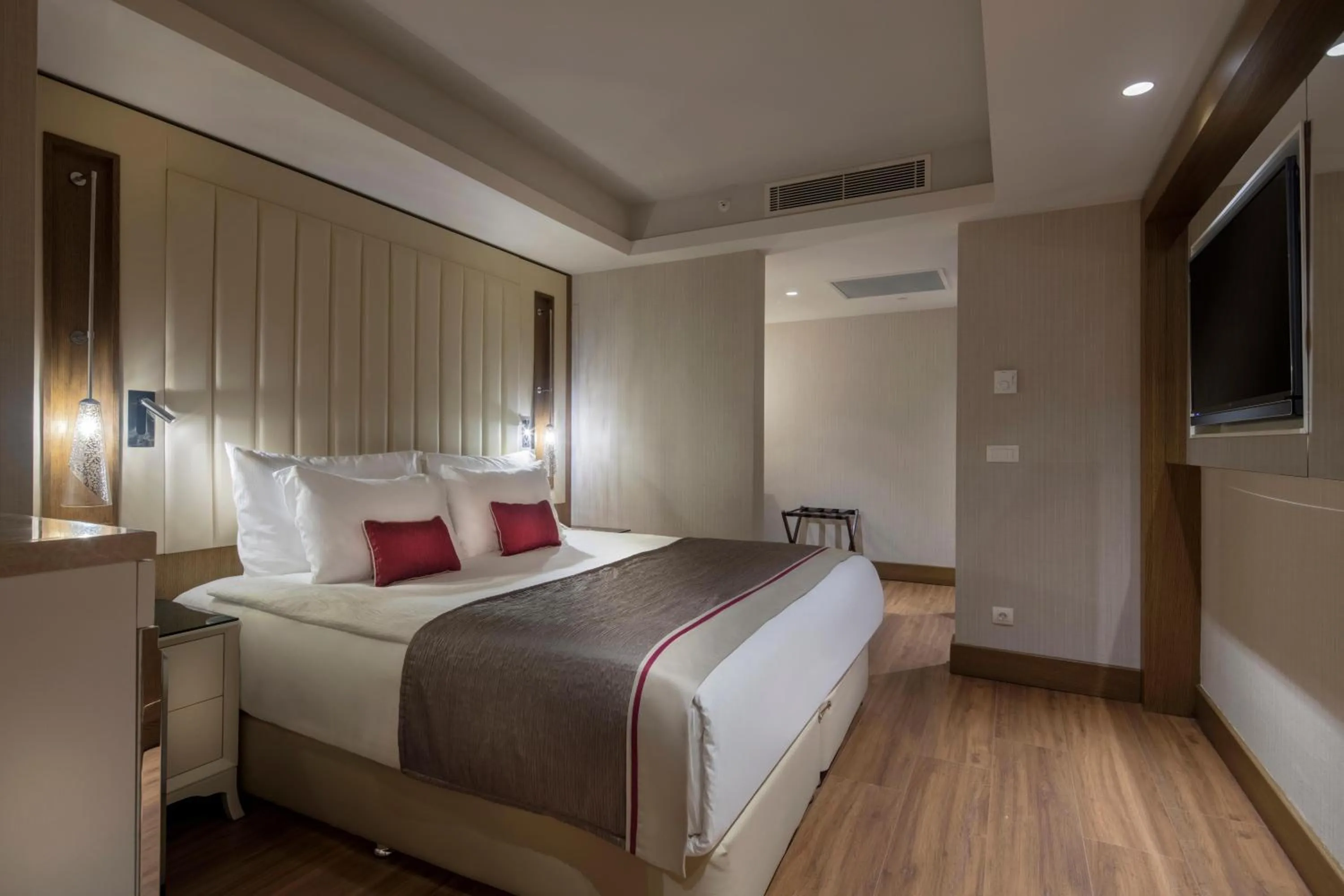 Photo of the whole room, Bed in Trendy Lara