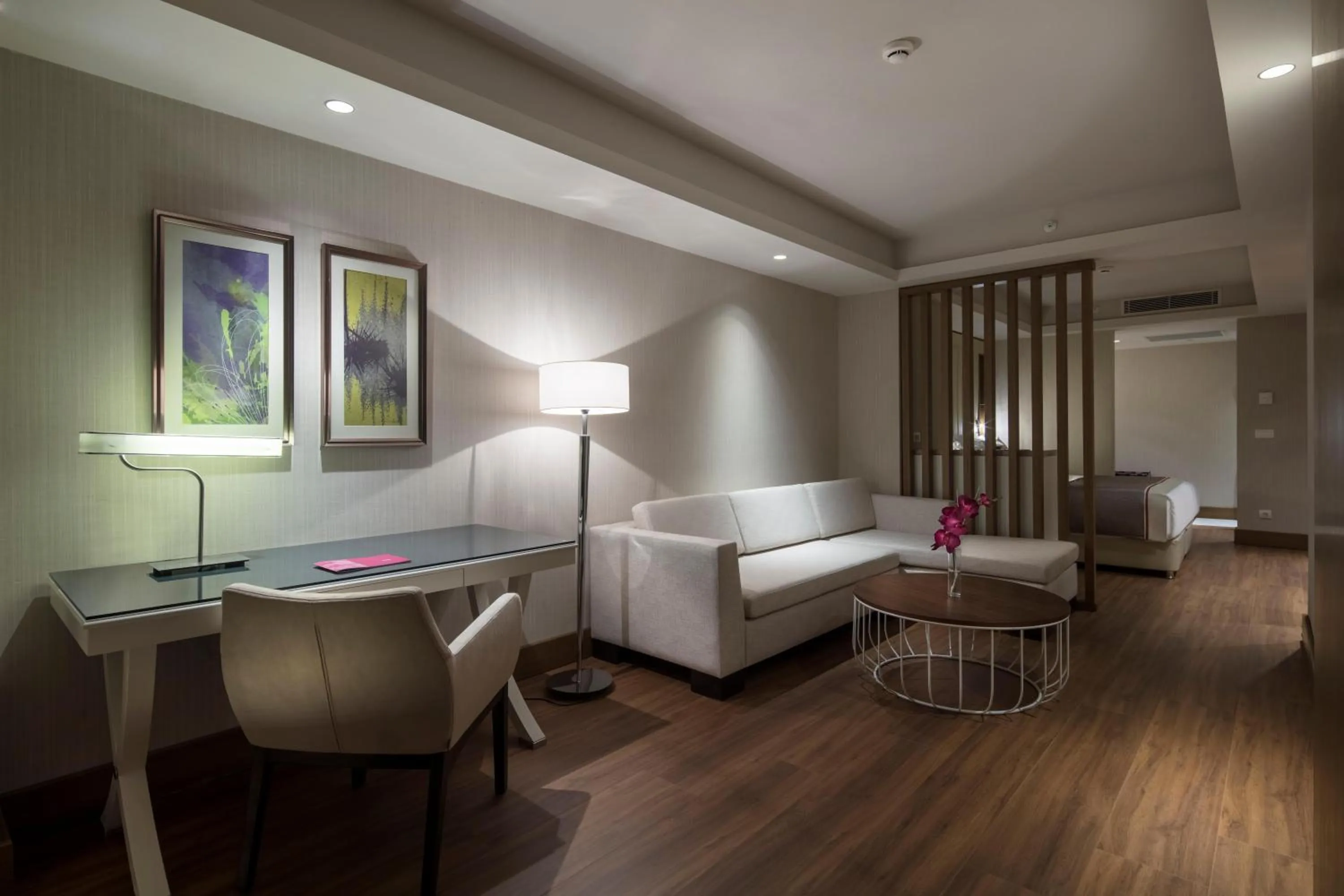 Photo of the whole room in Trendy Lara