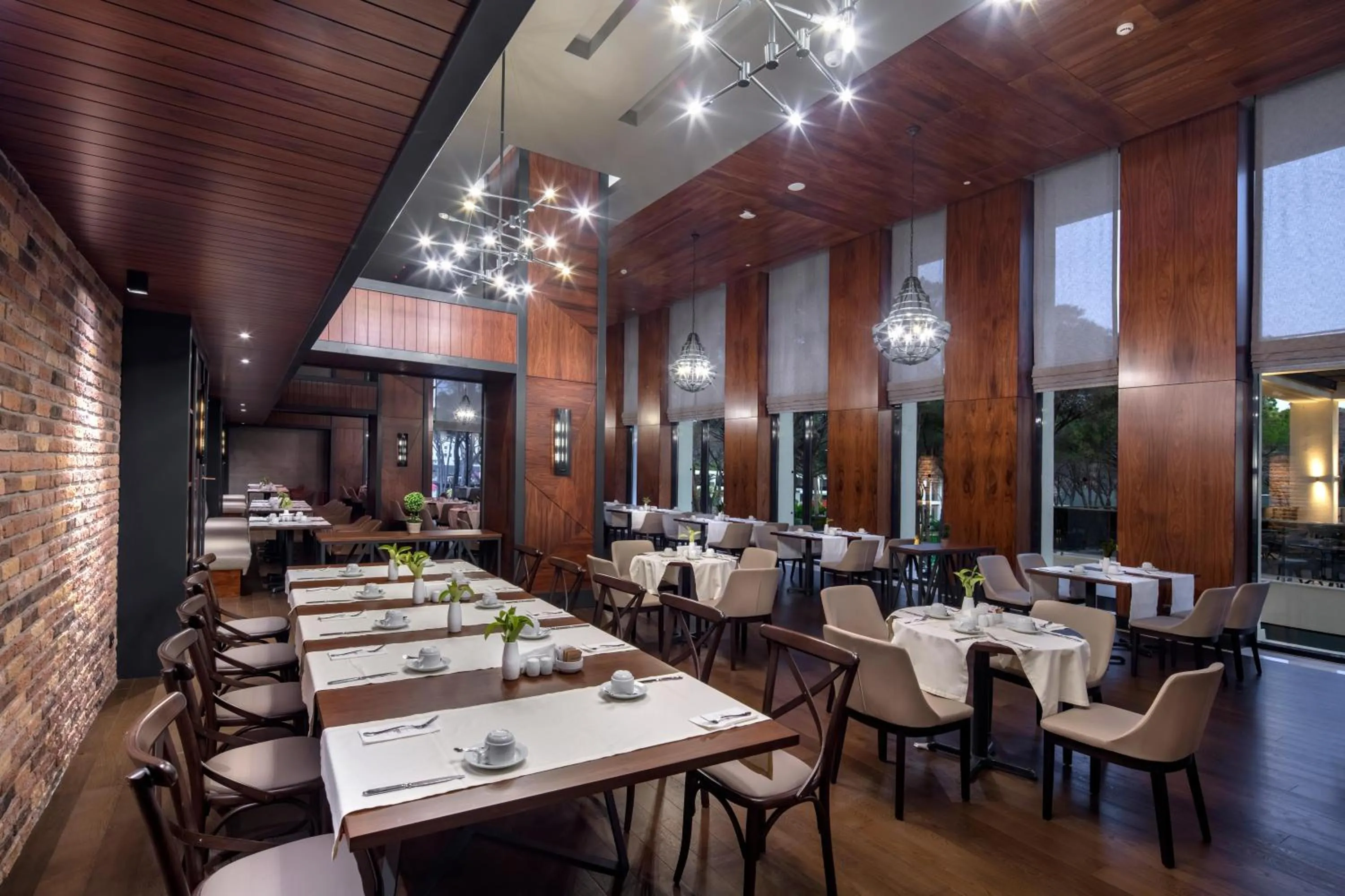 Restaurant/places to eat in Trendy Lara