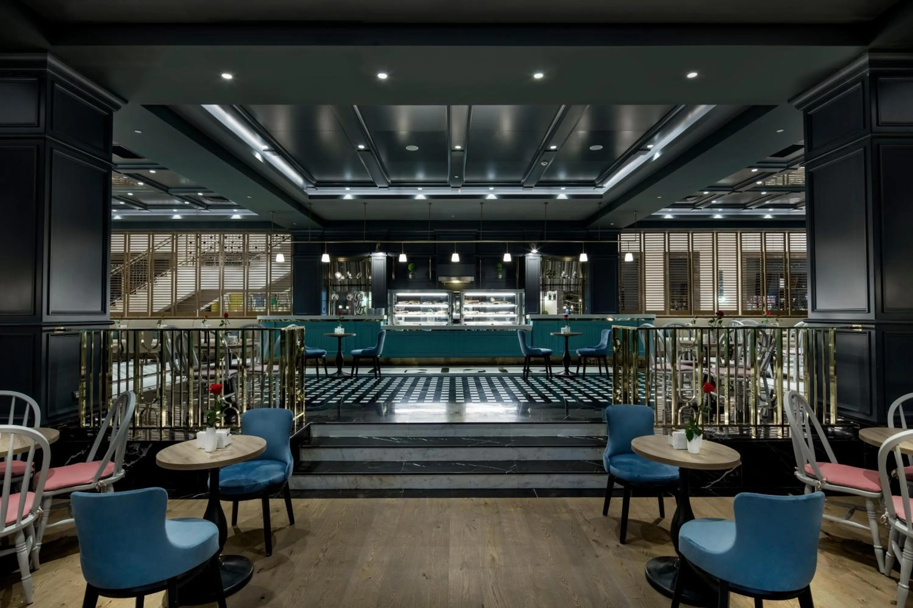 Lounge or bar in Trendy Lara