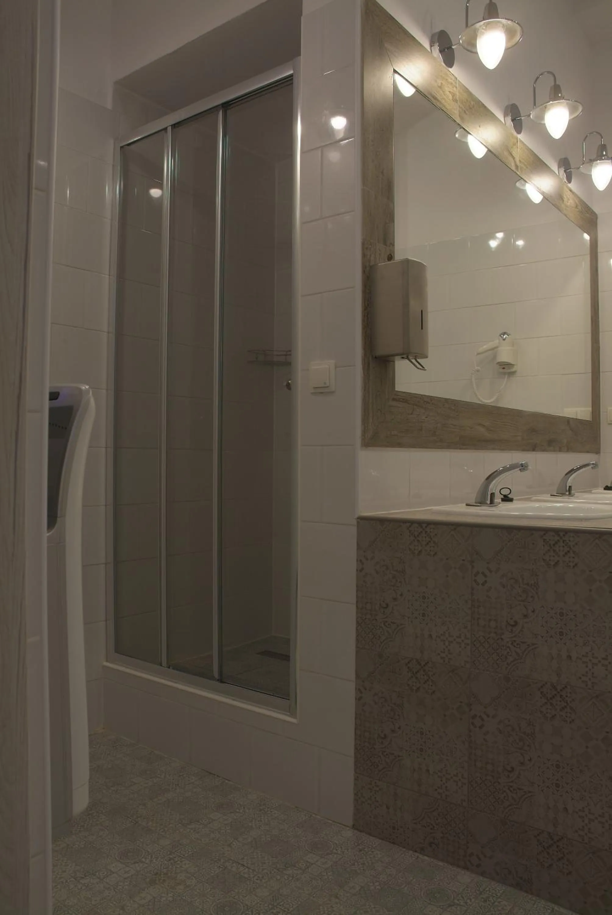 Shower in Hostel Lwowska 11