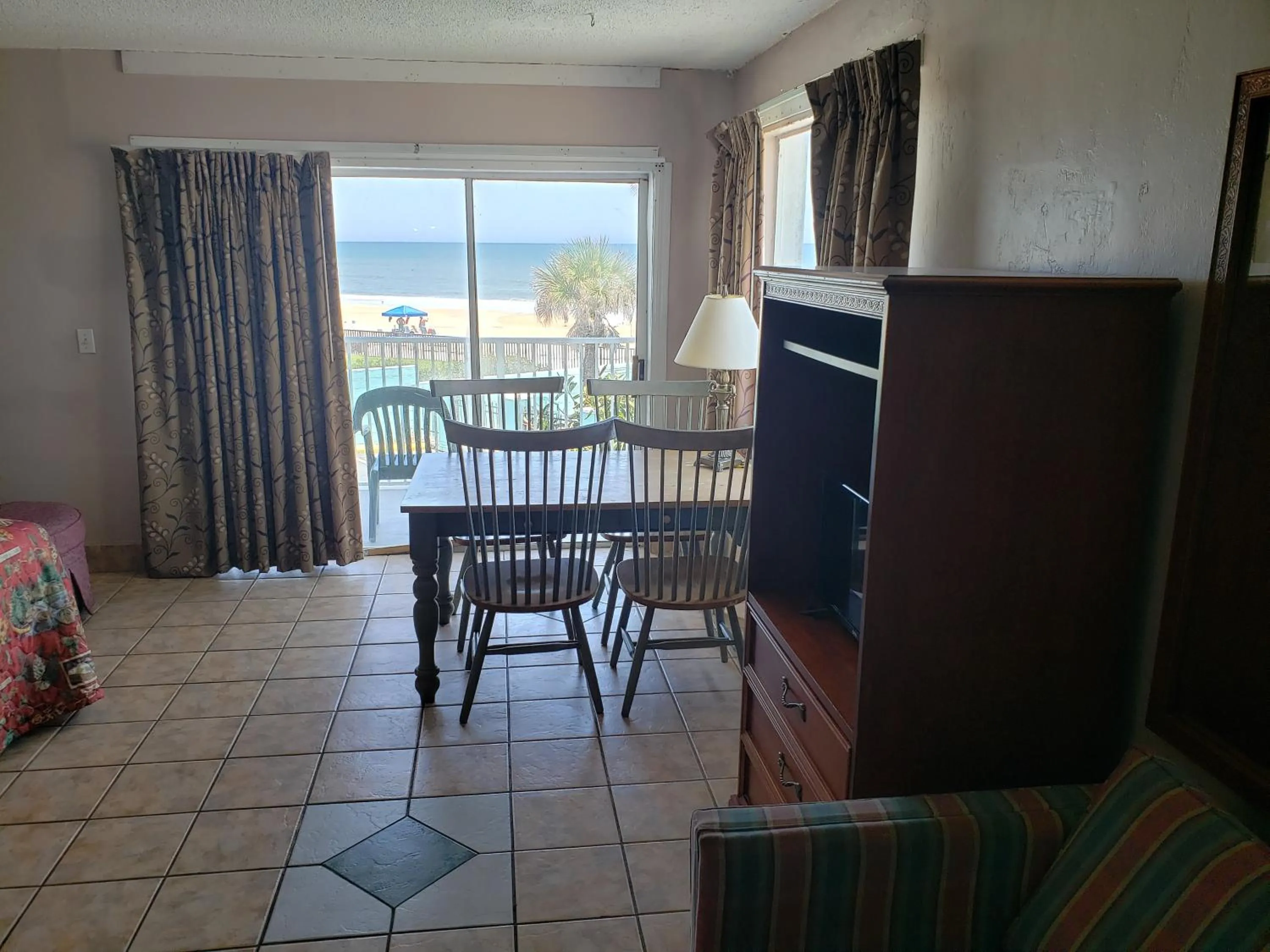 Kitchen or kitchenette in SeaScape Inn - Daytona Beach Shores