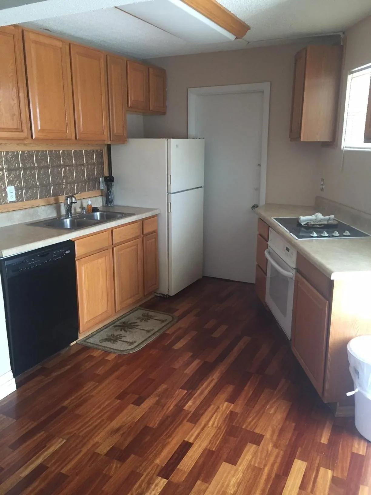 Kitchen or kitchenette in SeaScape Inn - Daytona Beach Shores