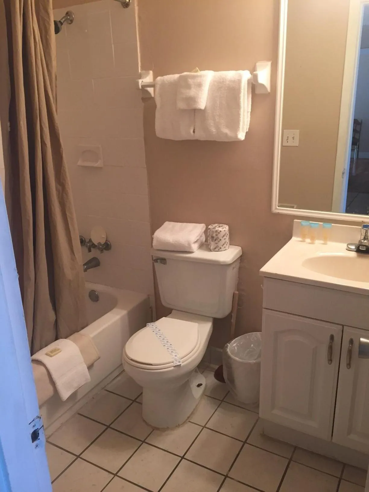 Bathroom in SeaScape Inn - Daytona Beach Shores