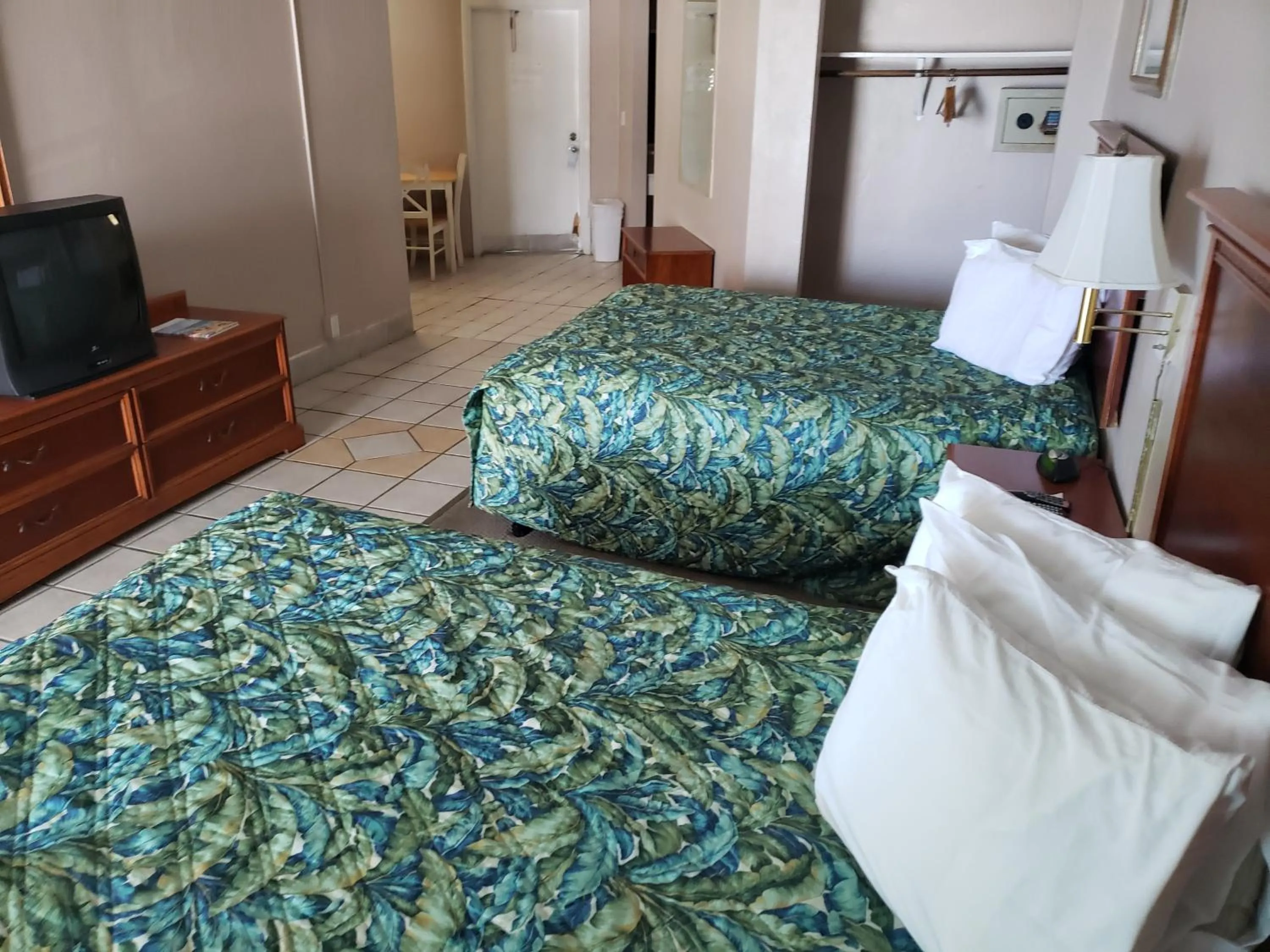 Bed in SeaScape Inn - Daytona Beach Shores