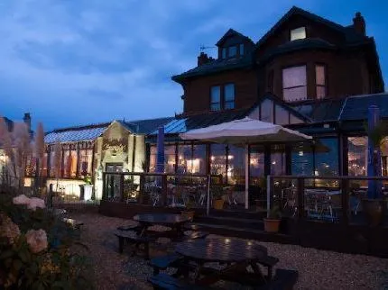 Patio in Lauriston Hotel