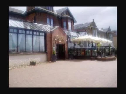 Facade/entrance in Lauriston Hotel