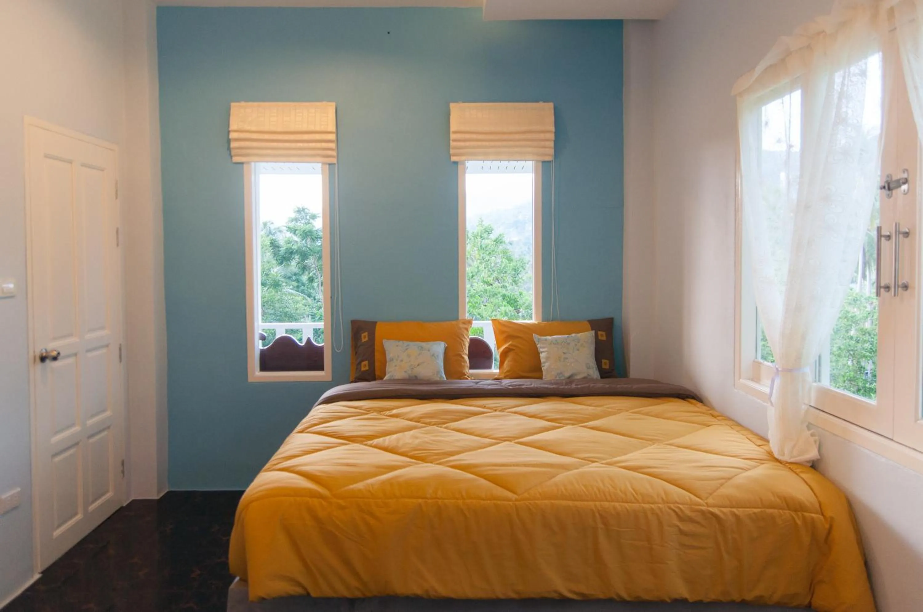 Bedroom, Bed in Kiri Tawan