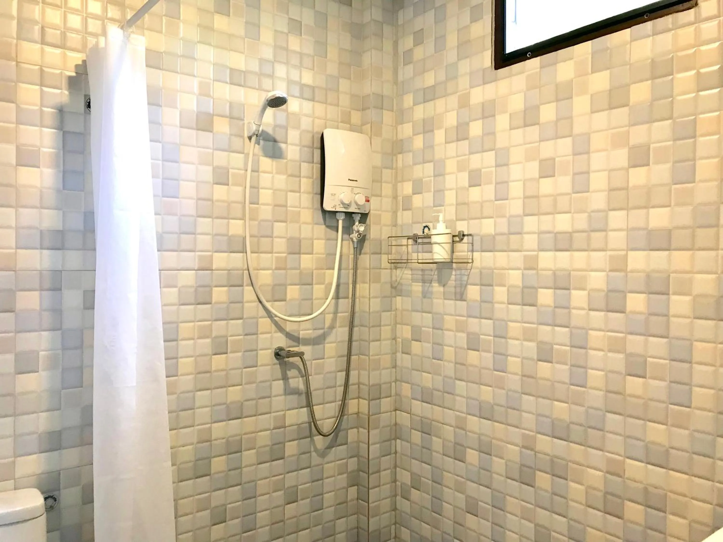 Shower in Kiri Tawan