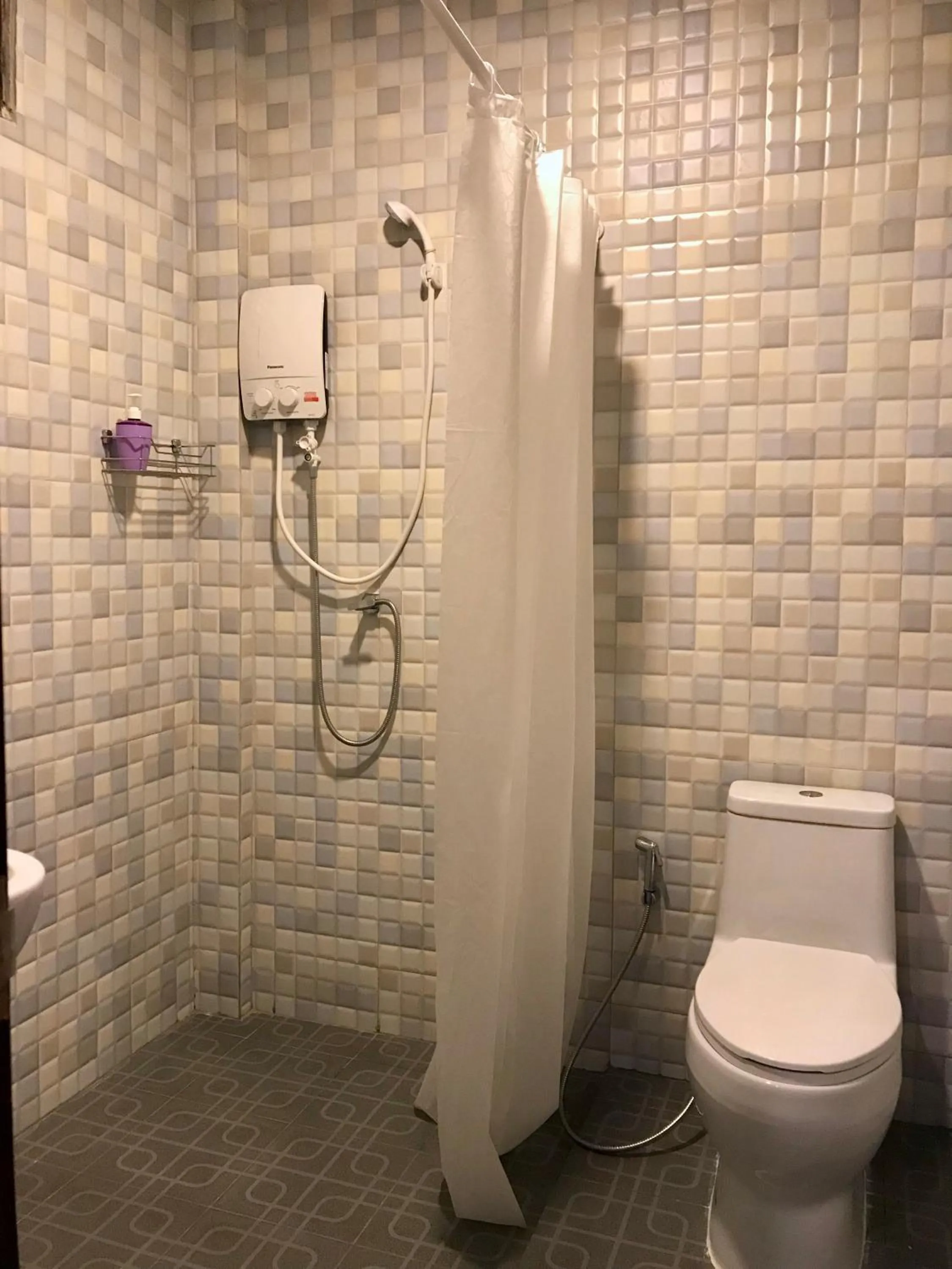 Shower in Kiri Tawan