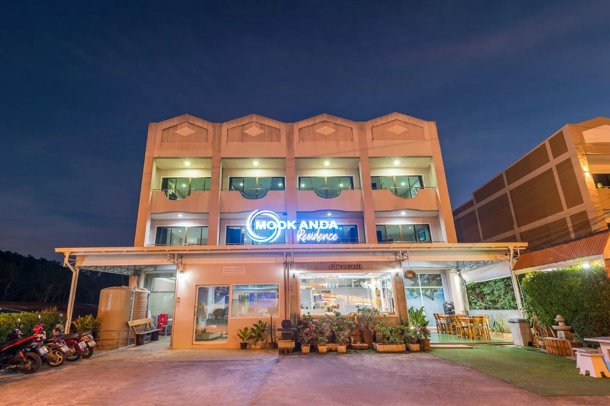 Property building in Mookanda Residence