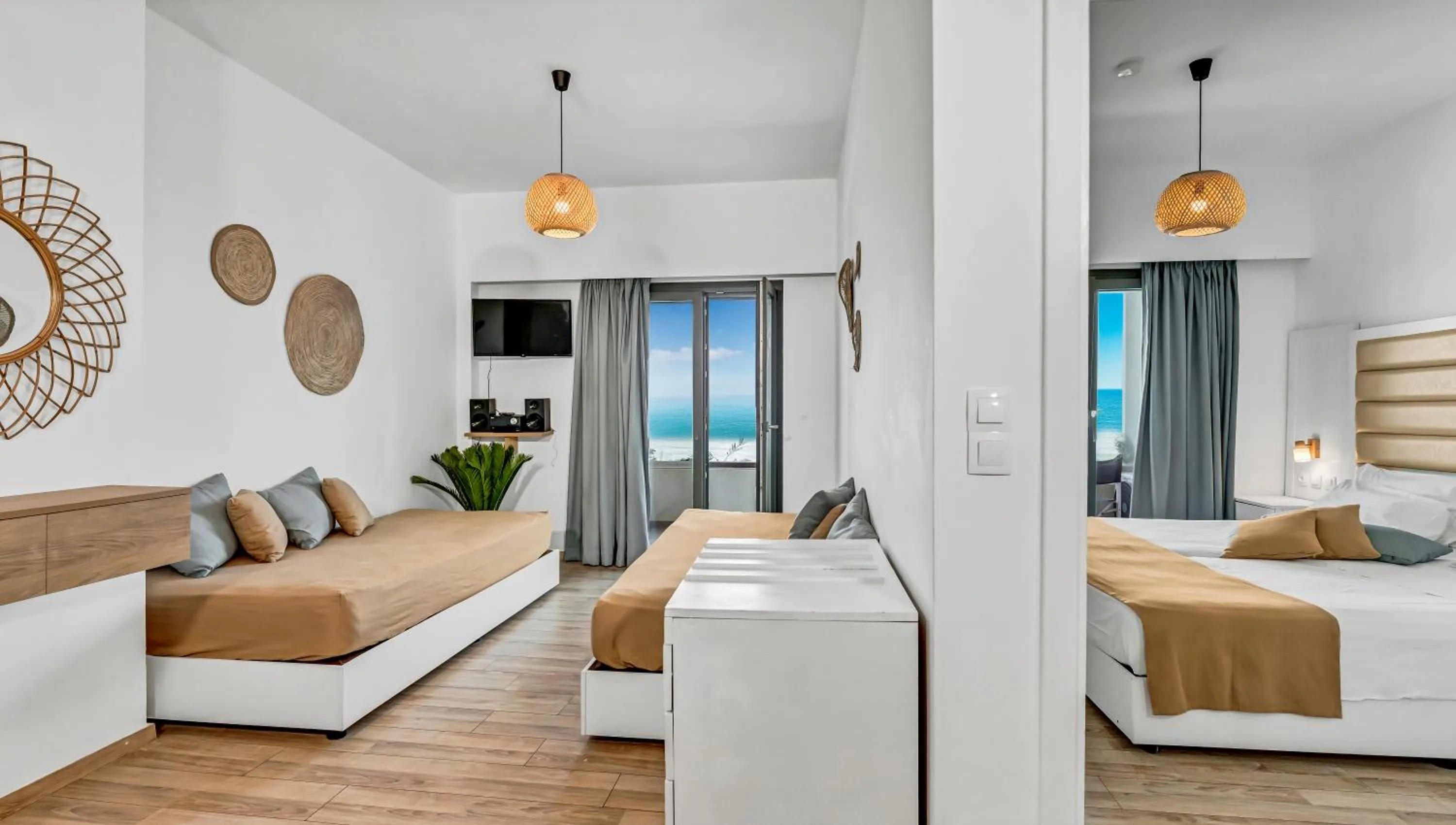 Living room, Bed in Sunset Beach Hotel