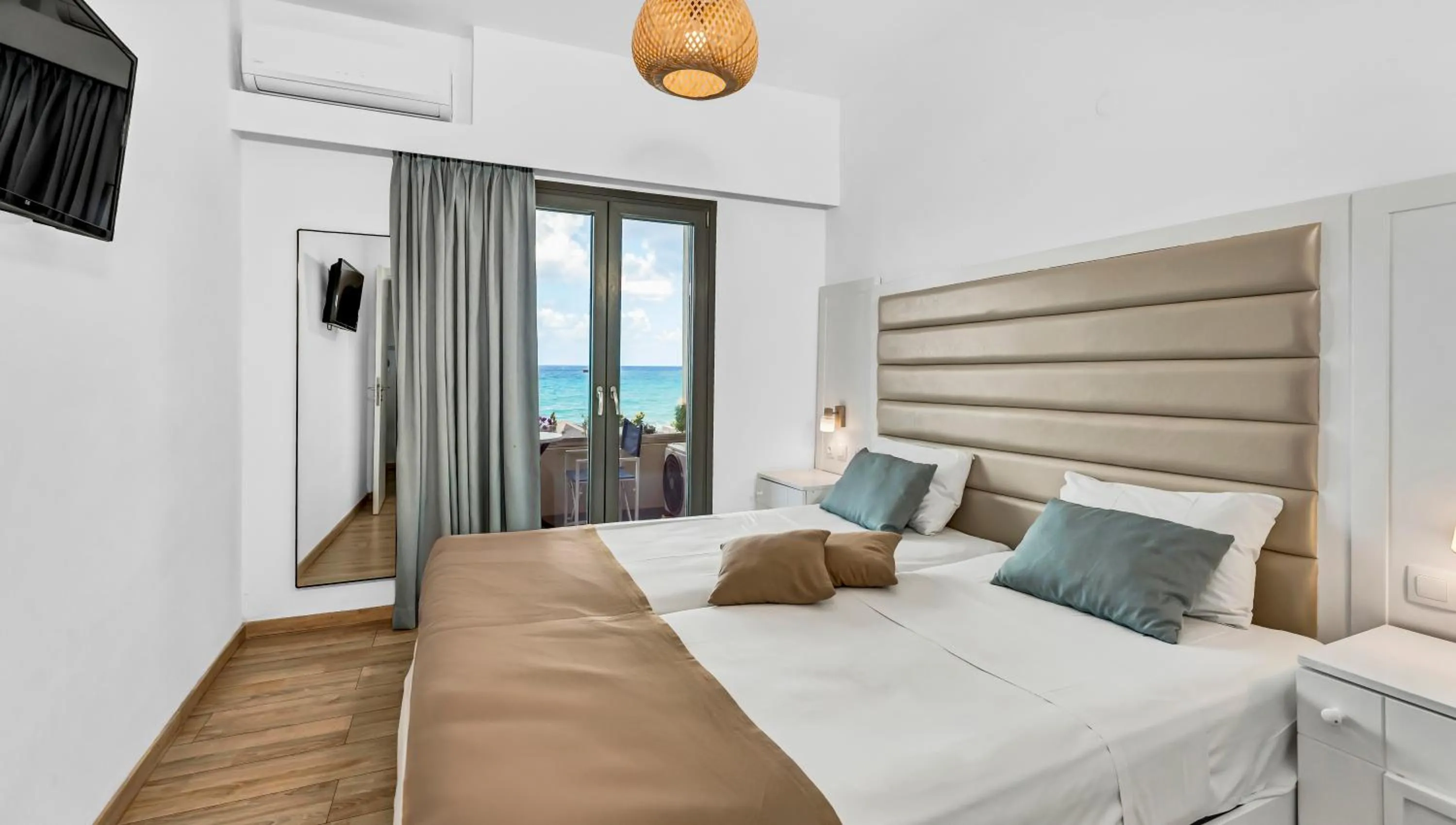 Bed in Sunset Beach Hotel