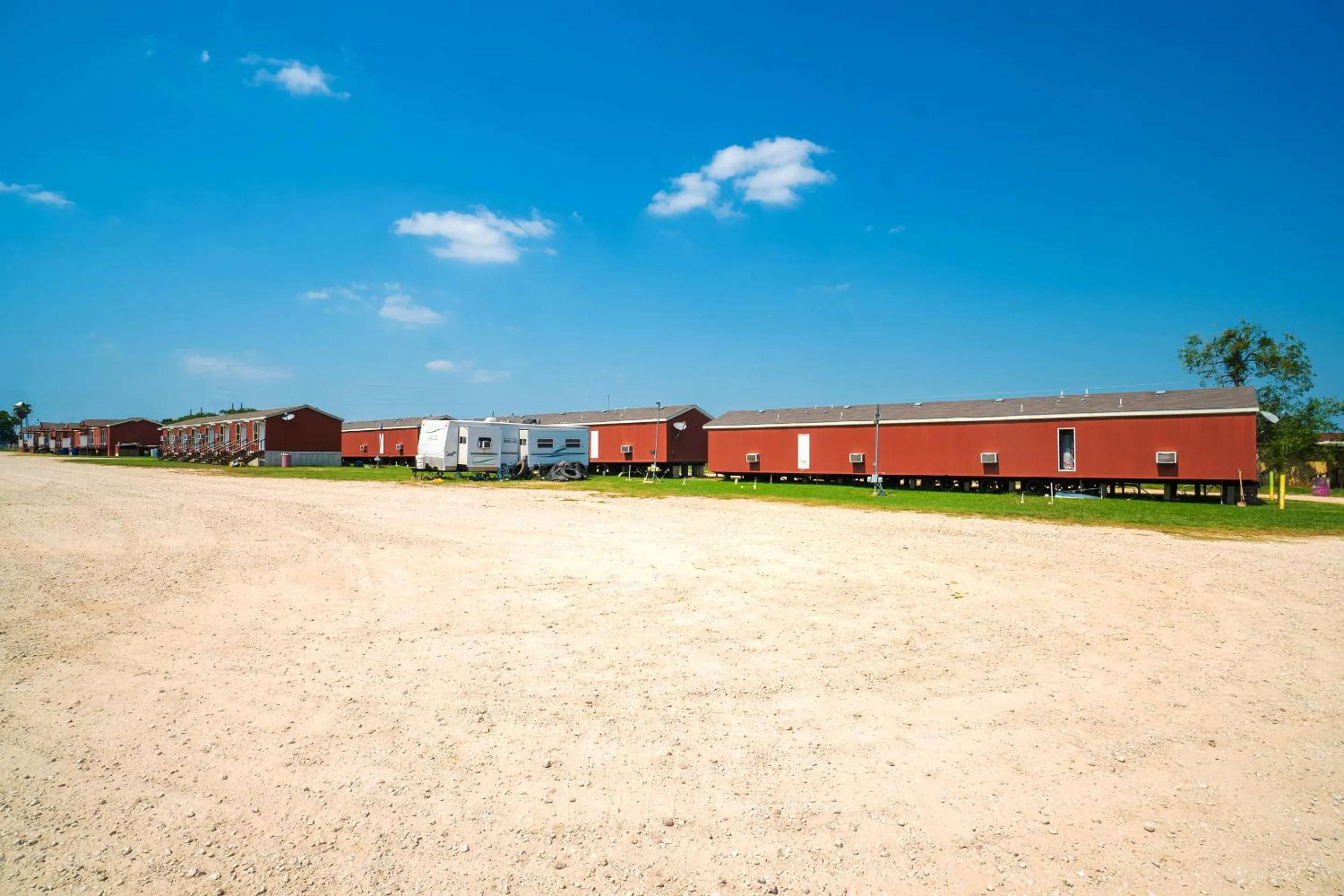 Parking in Grand Eagle Ford Lodge & RV Park