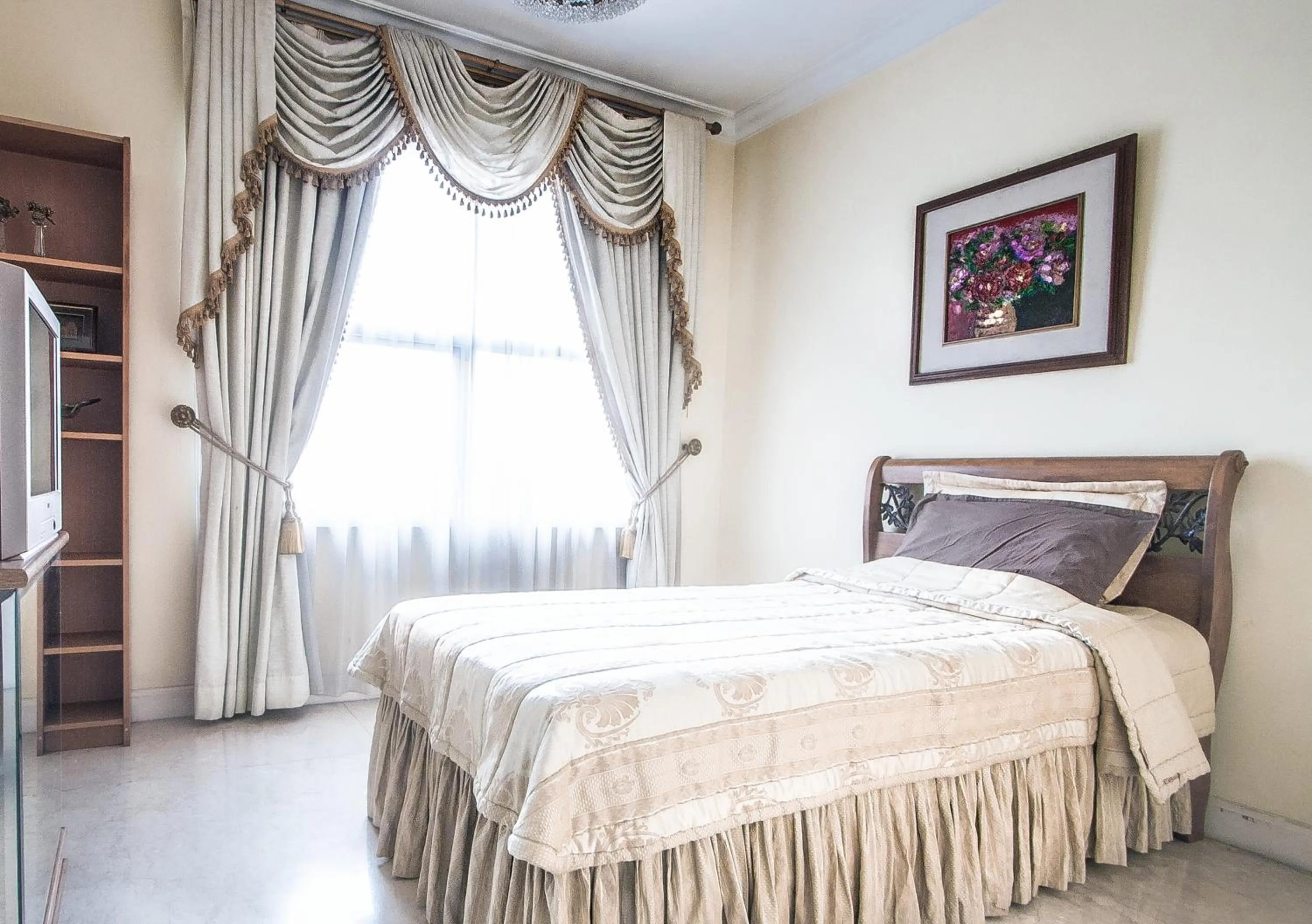 Day, Bed in Batavia Apartment ST